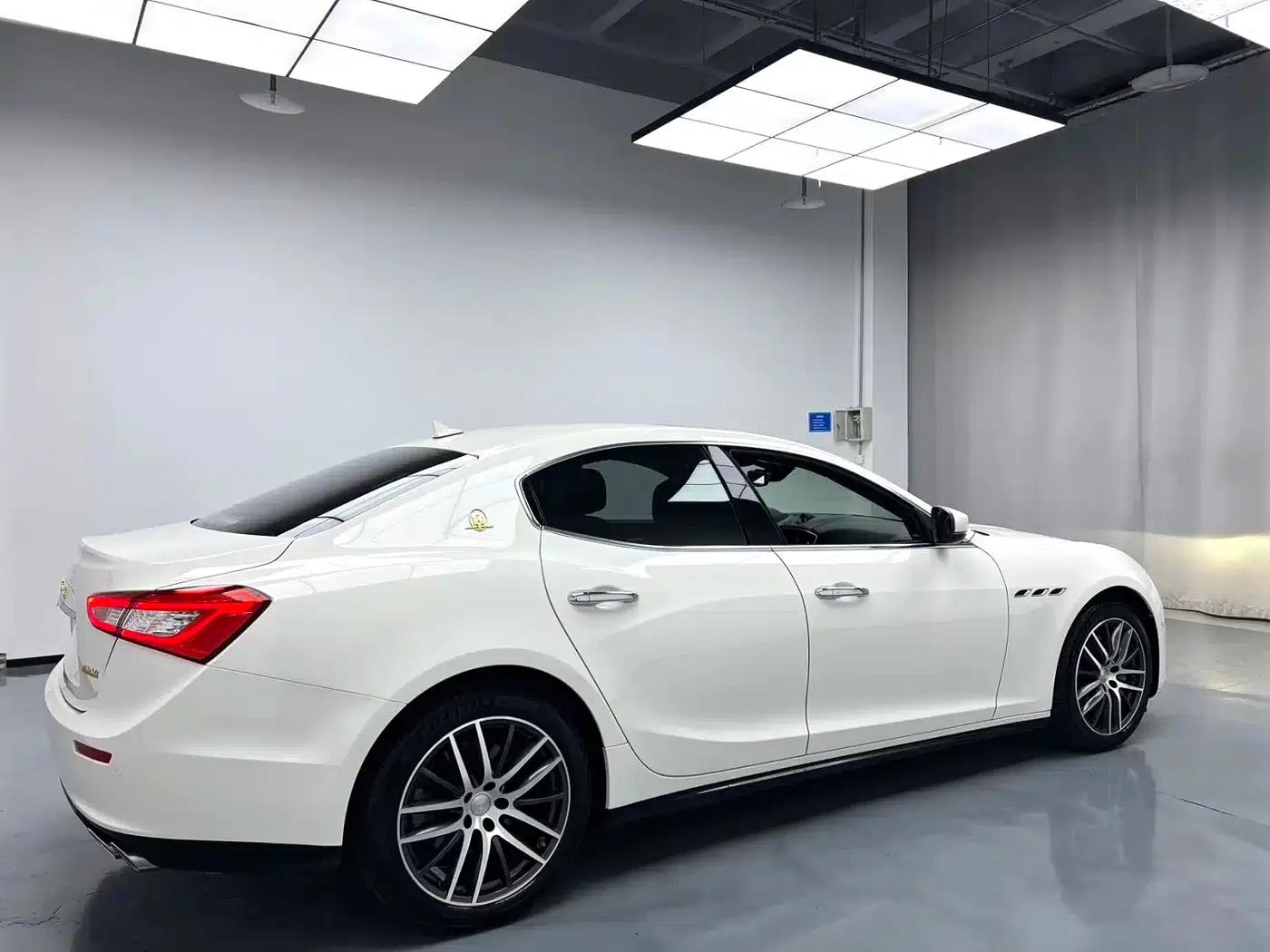 2017 Ghibli 3.0T Standard Edition — миниатюра 8