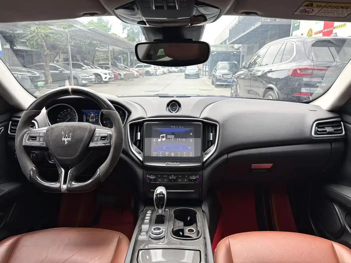 2017 Ghibli 3.0T Standard Edition — миниатюра 4