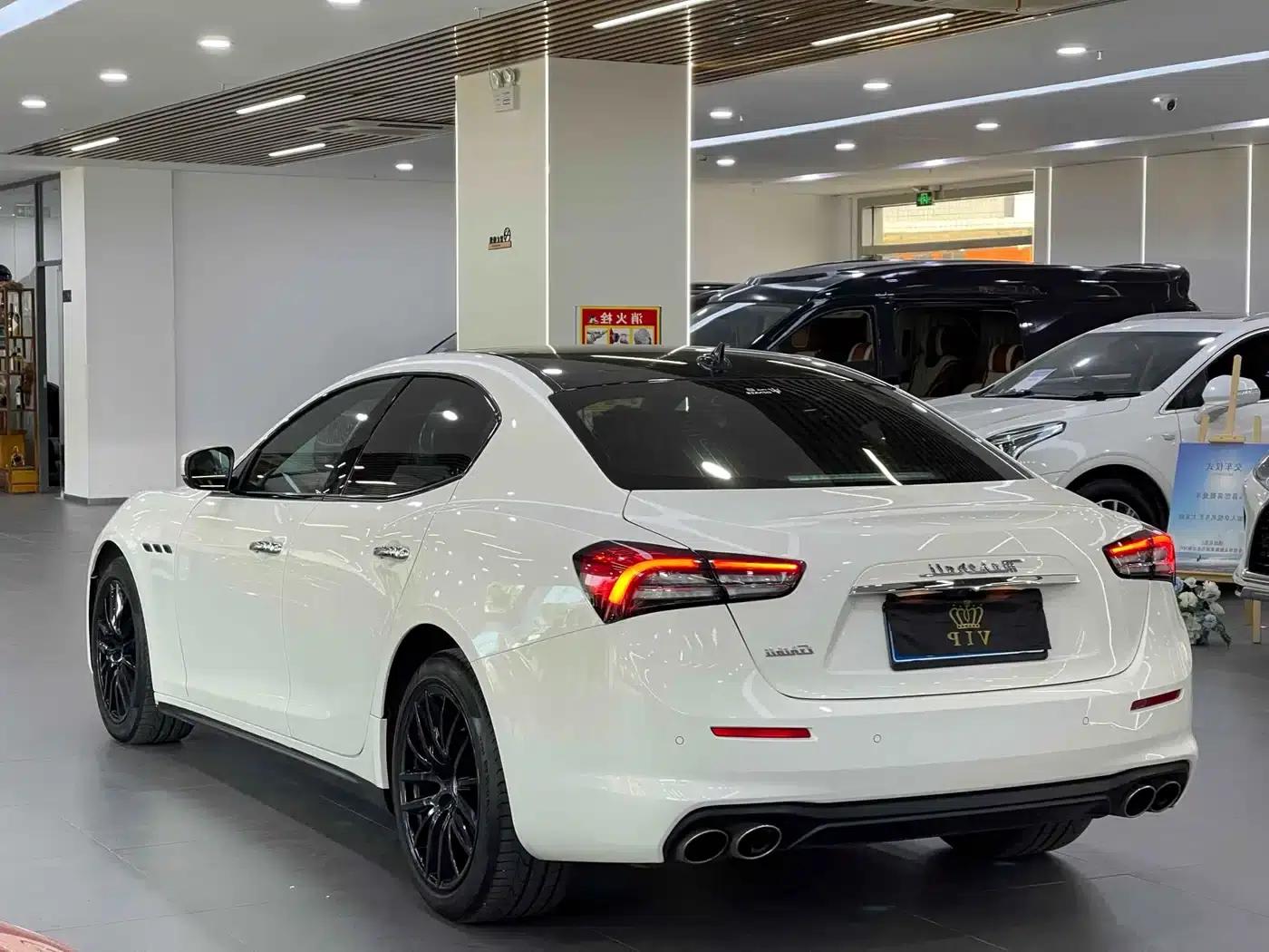 2021 Ghibli 2.0T Edge Edition — миниатюра 9