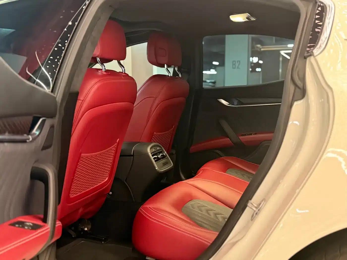 2017 Ghibli 3.0T Standard Edition — миниатюра 11