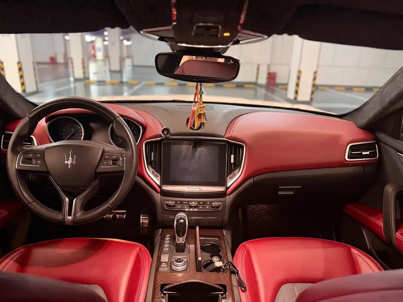 2017 Ghibli 3.0T Standard Edition — миниатюра 12
