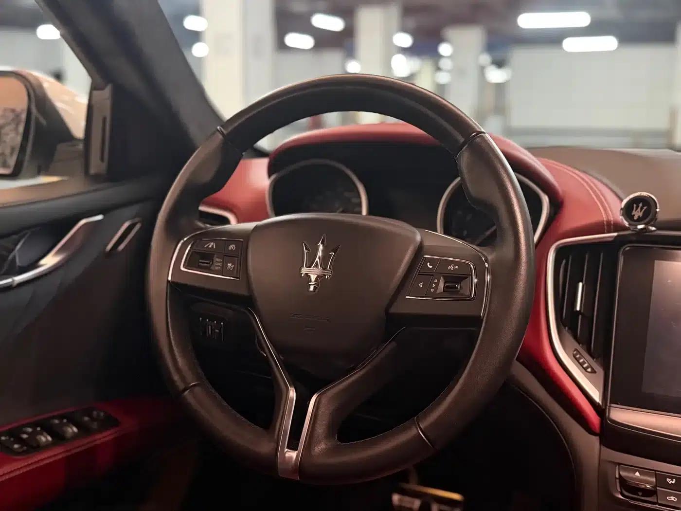 2017 Ghibli 3.0T Standard Edition — миниатюра 13