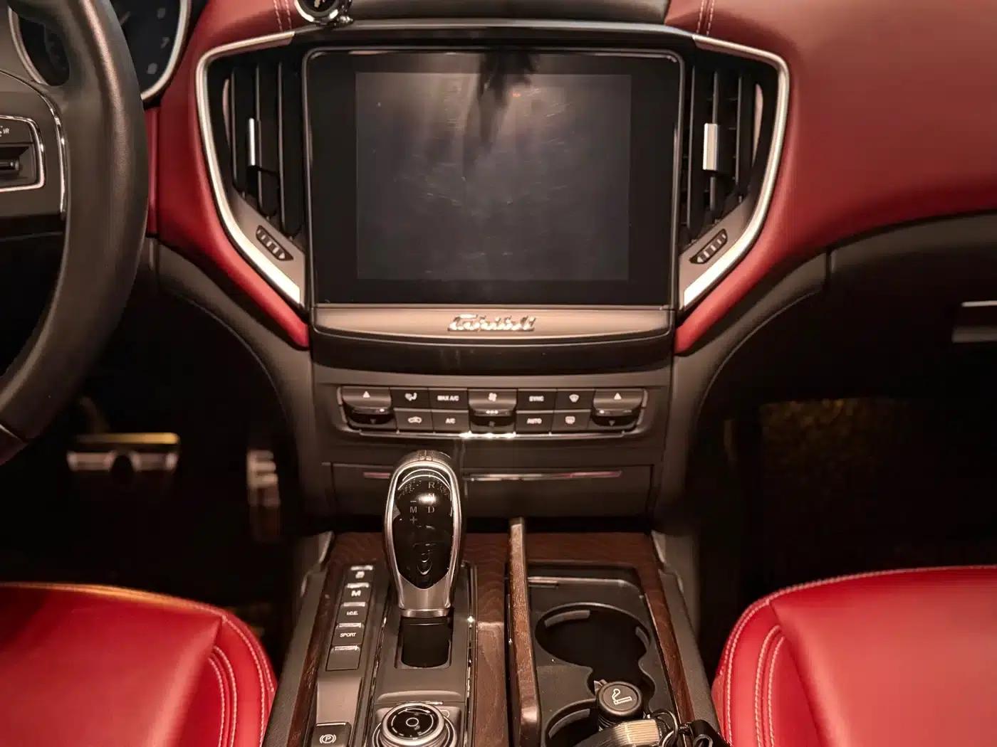 2017 Ghibli 3.0T Standard Edition — миниатюра 14