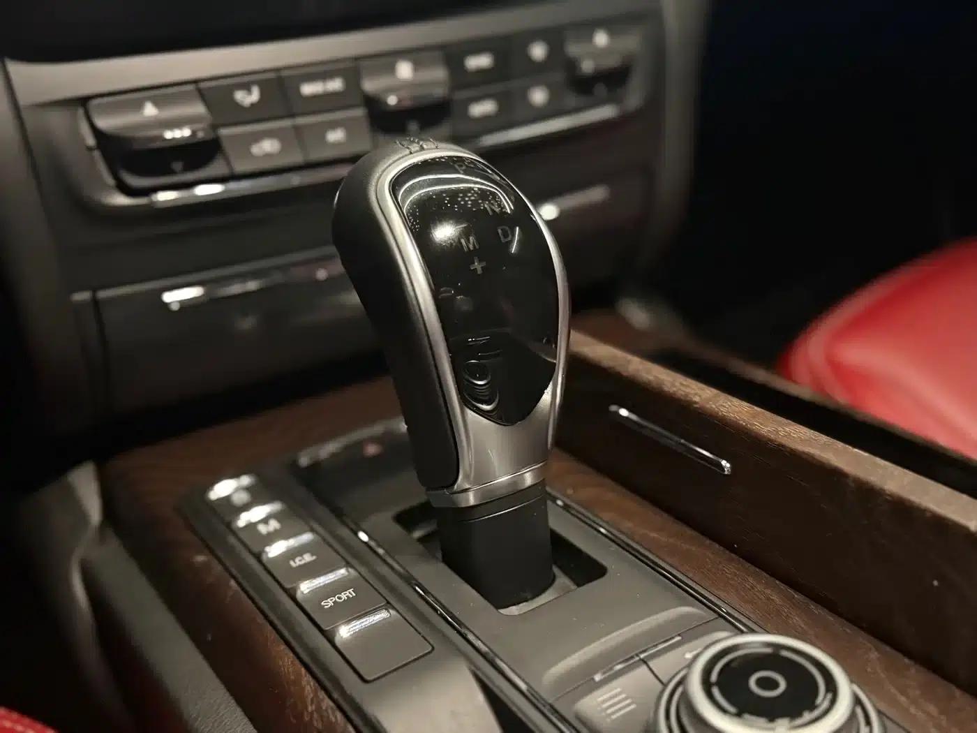 2017 Ghibli 3.0T Standard Edition — миниатюра 15