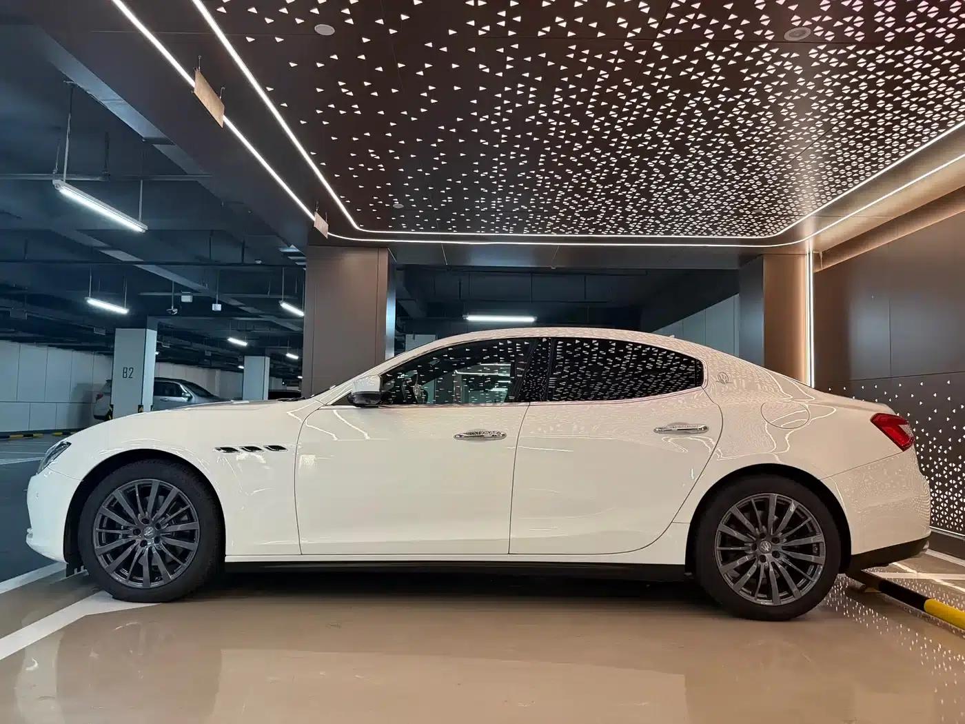 2017 Ghibli 3.0T Standard Edition — миниатюра 24