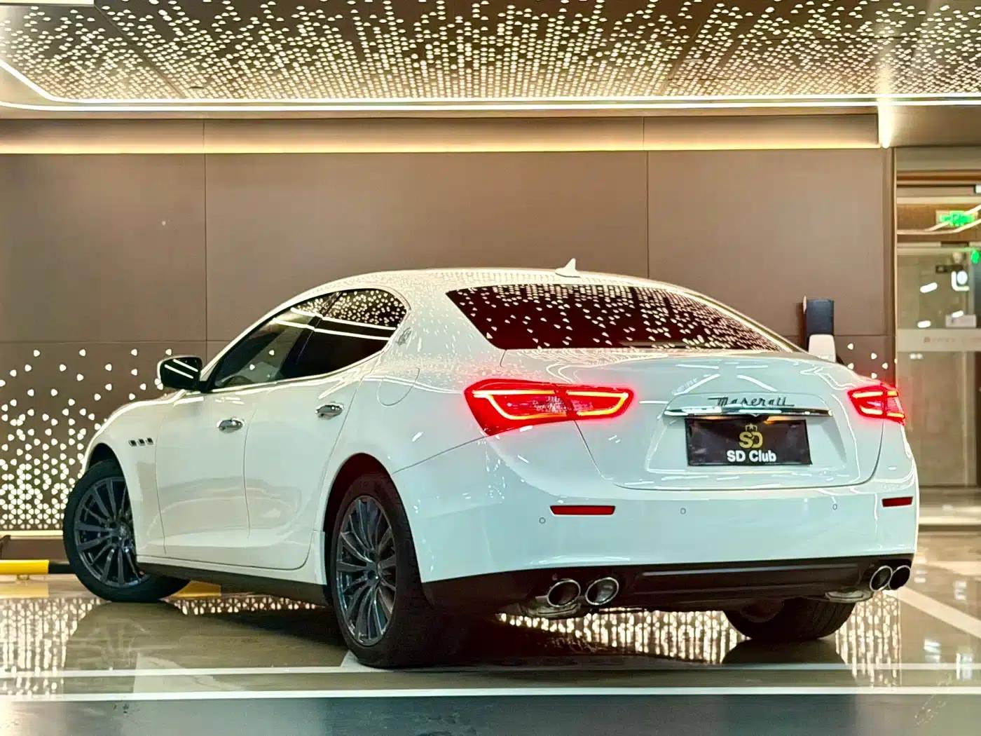 2017 Ghibli 3.0T Standard Edition — миниатюра 4