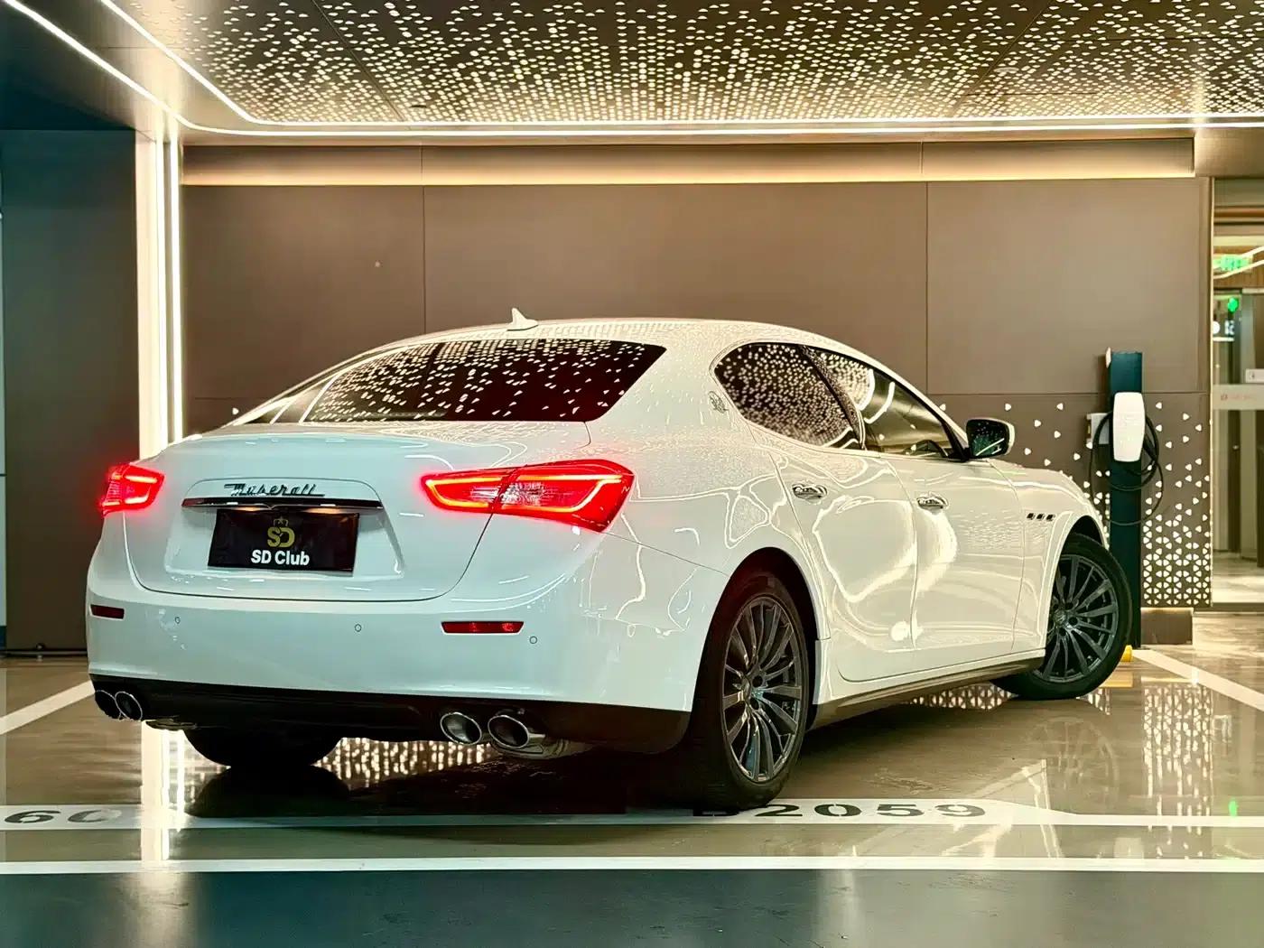 2017 Ghibli 3.0T Standard Edition — миниатюра 6