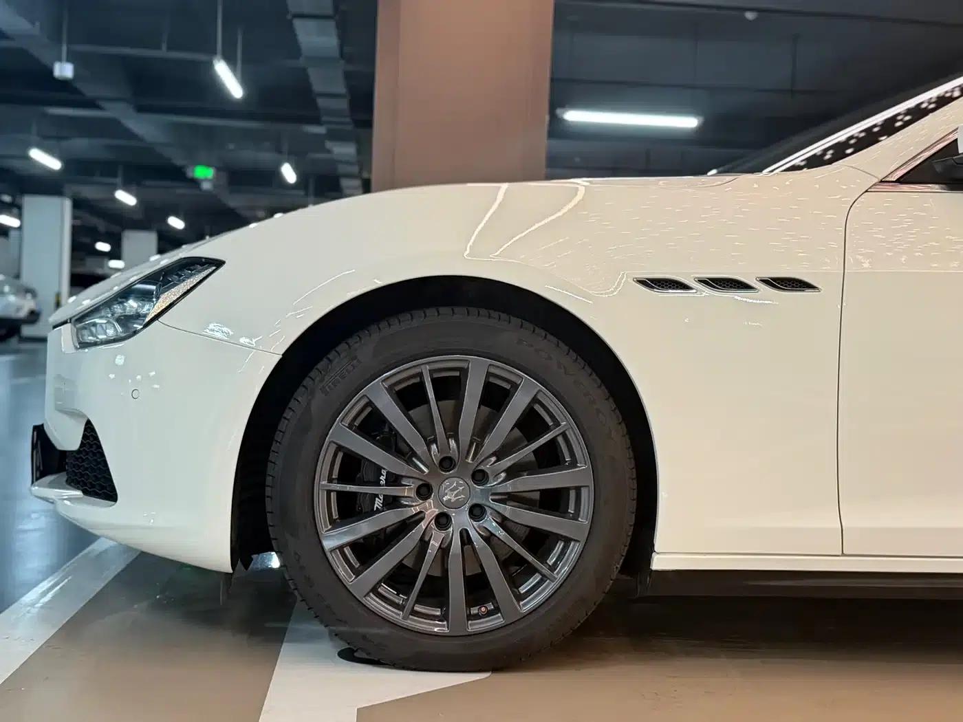 2017 Ghibli 3.0T Standard Edition — миниатюра 8