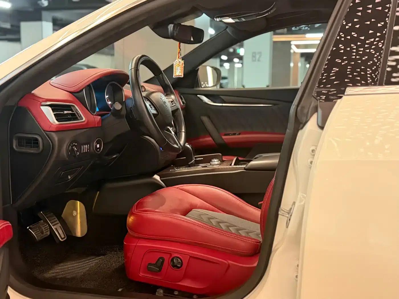 2017 Ghibli 3.0T Standard Edition — миниатюра 10