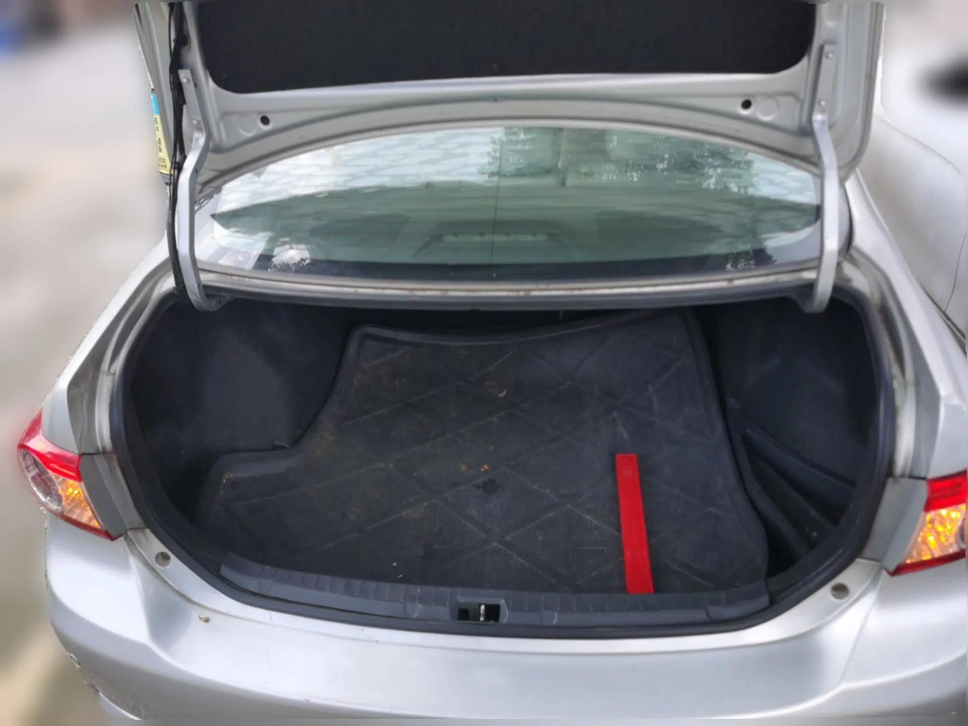 Toyota Corolla 2011 1.6L Manual GL — миниатюра 19