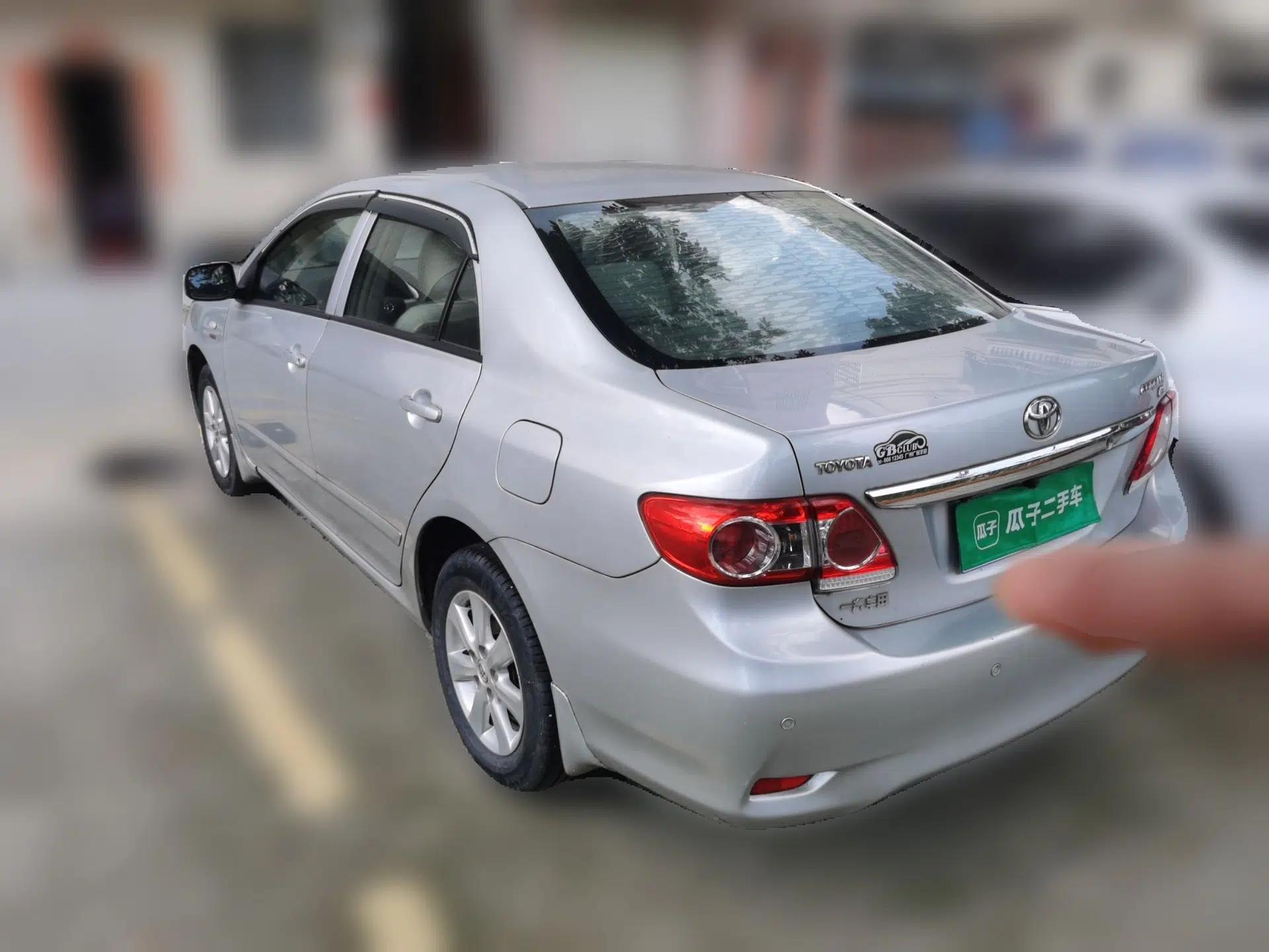 Toyota Corolla 2011 1.6L Manual GL — миниатюра 4