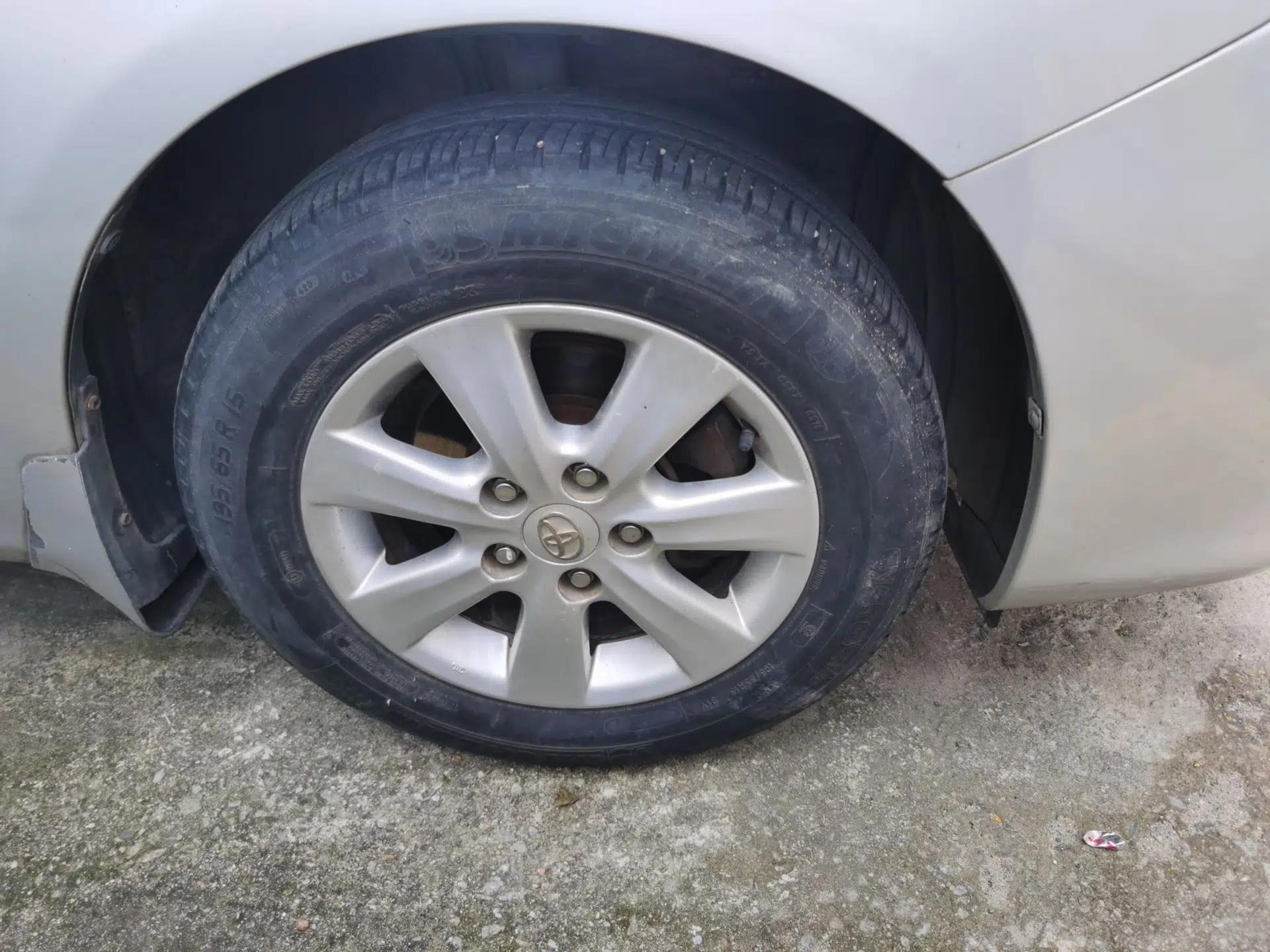 Toyota Corolla 2011 1.6L Manual GL — миниатюра 8