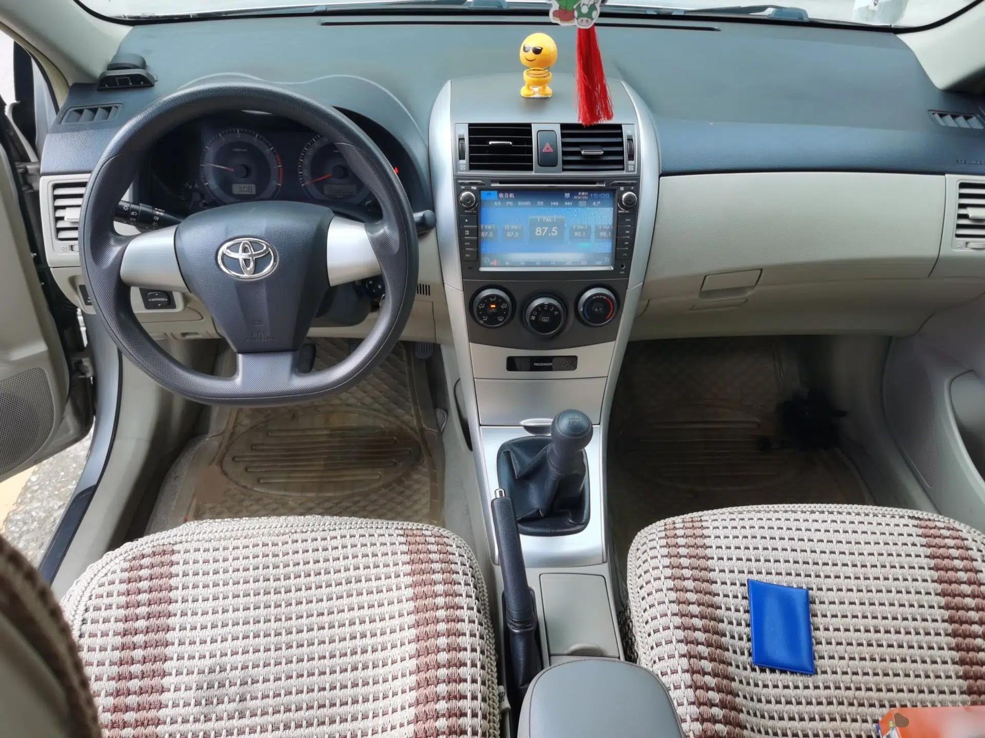 Toyota Corolla 2011 1.6L Manual GL — миниатюра 9