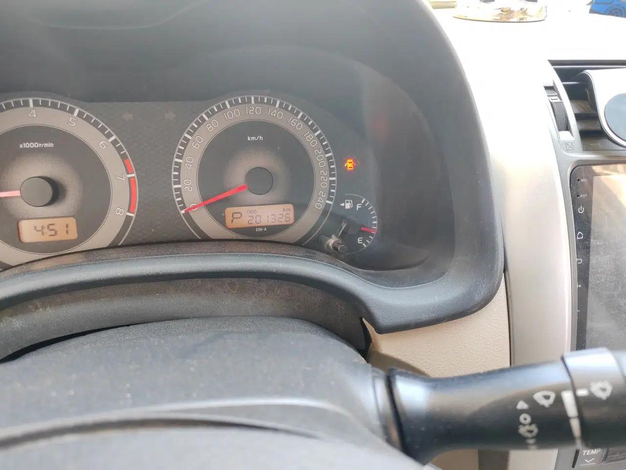 Toyota Corolla 2011 1.8L CVT GL-i — миниатюра 12