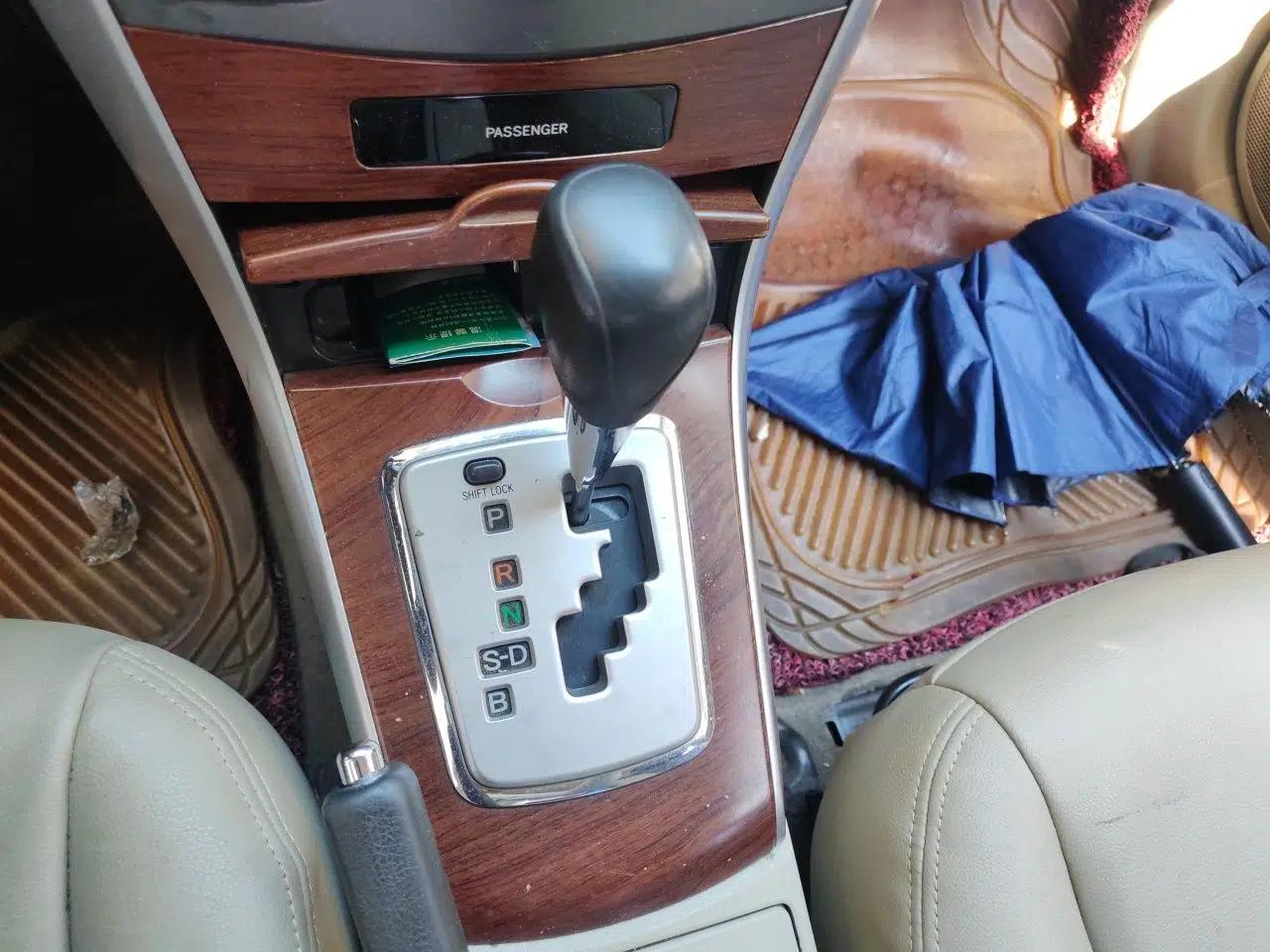 Toyota Corolla 2011 1.8L CVT GL-i — миниатюра 14