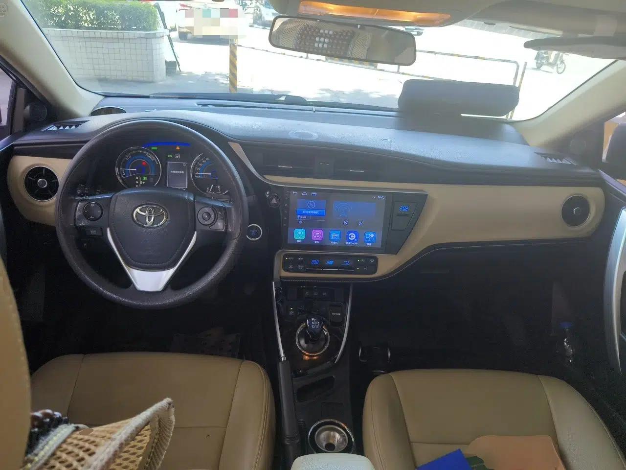 Toyota Corolla 2017 Revised Dual-Engine 1.8L E-CVT Leading Edition — миниатюра 9