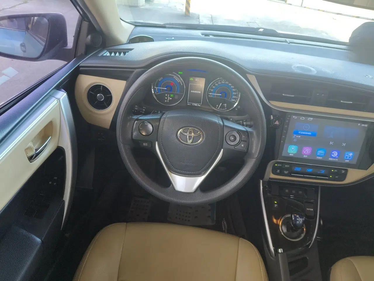 Toyota Corolla 2017 Revised Dual-Engine 1.8L E-CVT Leading Edition — миниатюра 10