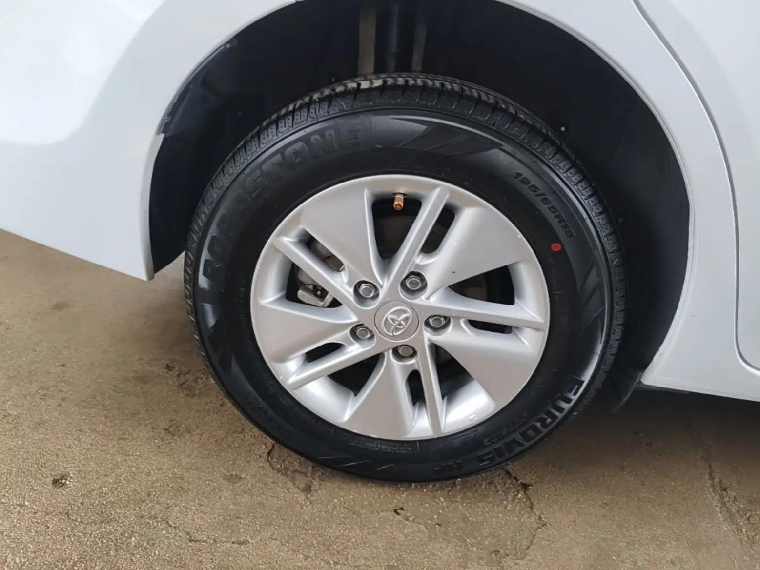 Toyota Corolla 2014 1.6L CVT GL — миниатюра 11