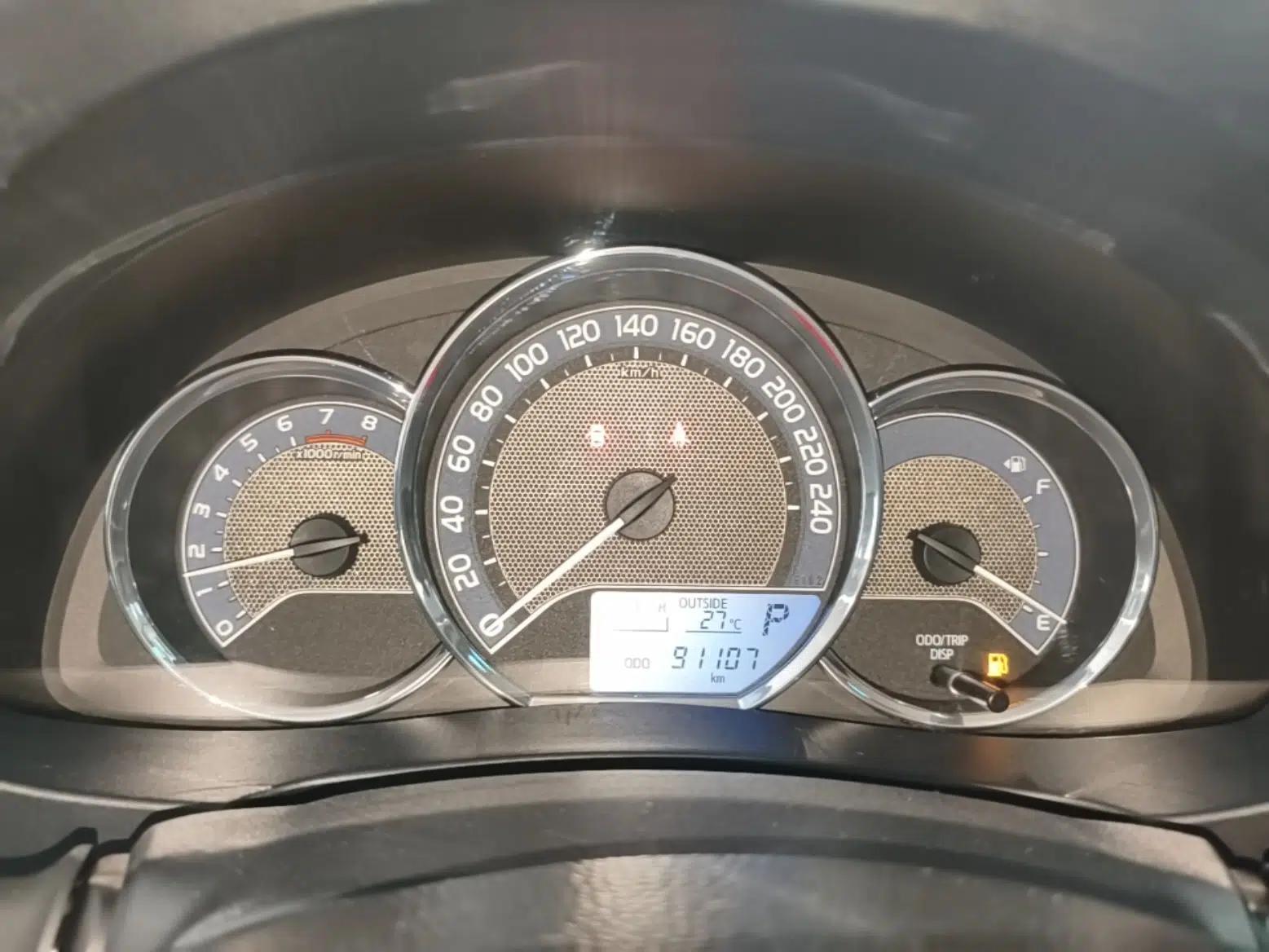 Toyota Corolla 2014 1.6L CVT GL — миниатюра 14