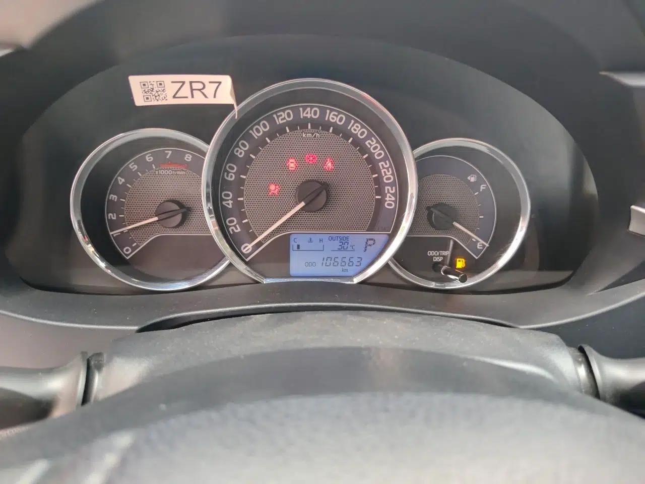 Toyota Corolla 2014 1.6L CVT GL — миниатюра 11
