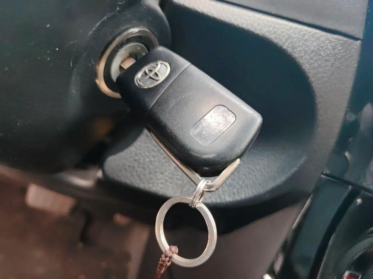 Toyota Corolla 2014 1.6L CVT GL — миниатюра 17