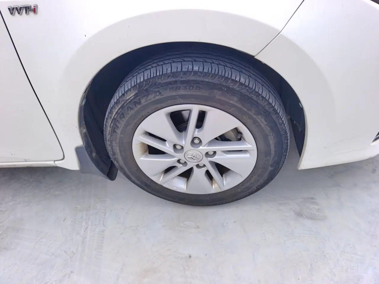 Toyota Corolla 2014 1.6L CVT GL — миниатюра 8