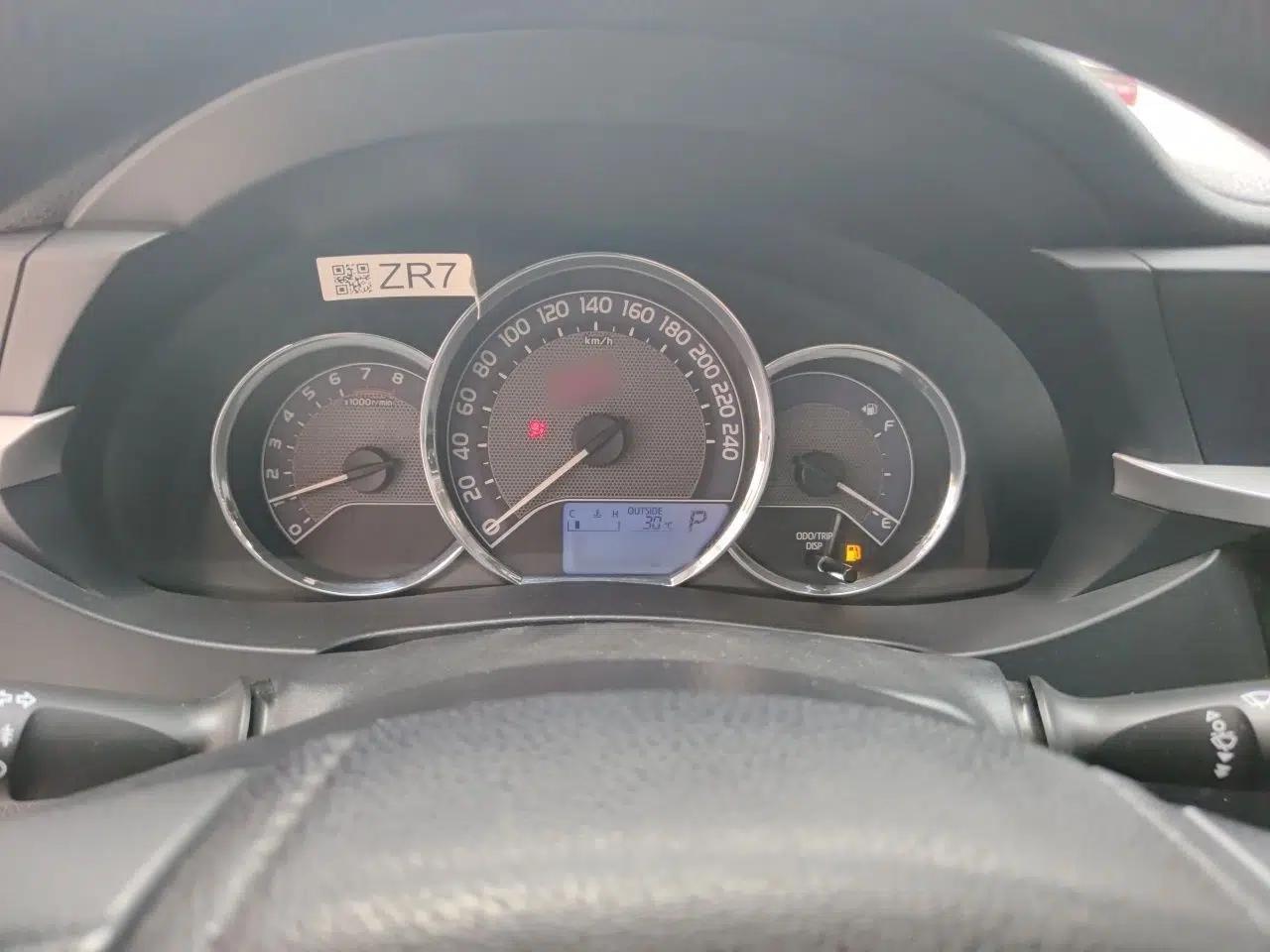 Toyota Corolla 2014 1.6L CVT GL — миниатюра 10