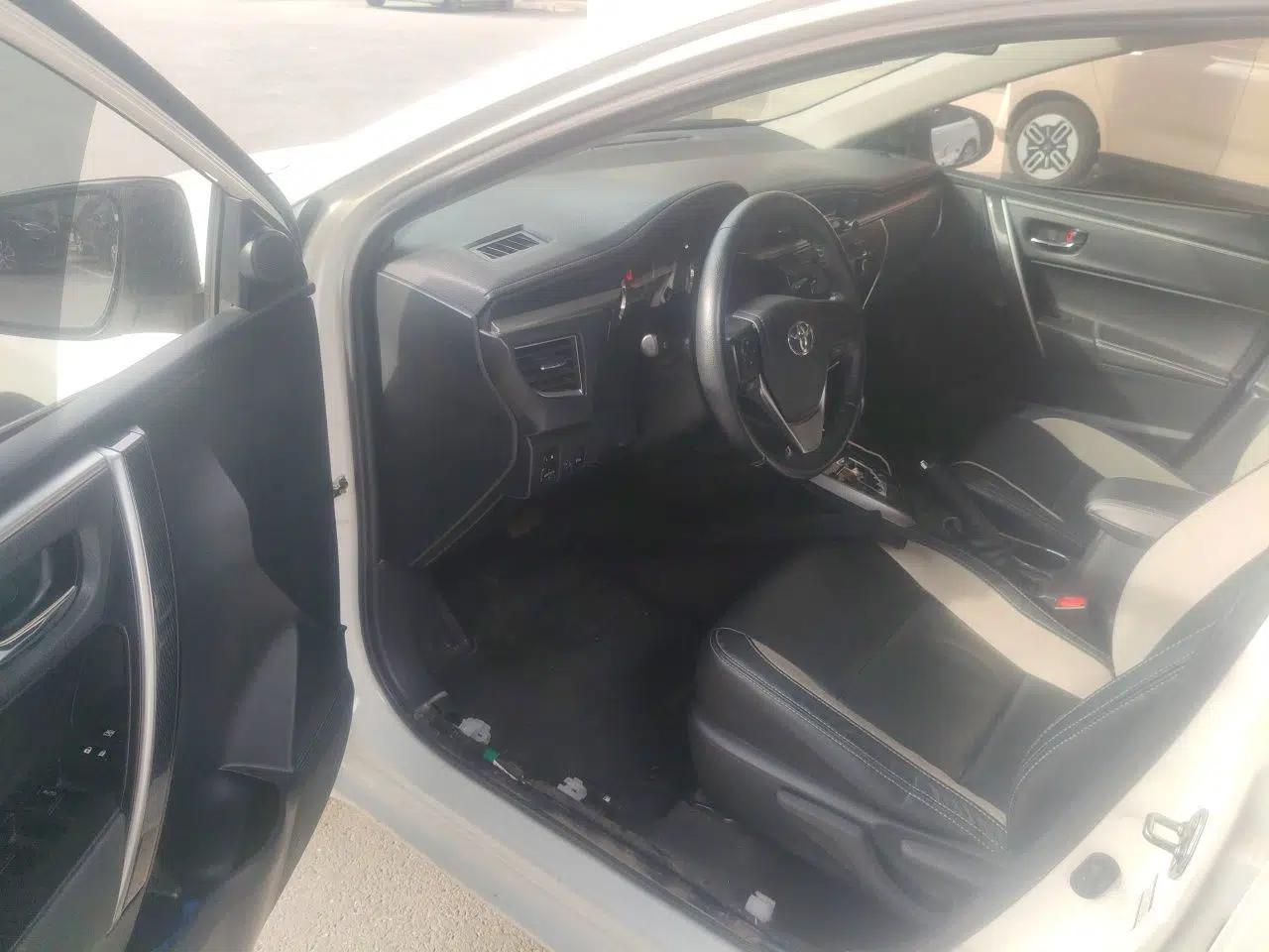 Toyota Corolla 2016 1.6L CVT GL-i Cool Edition — миниатюра 13