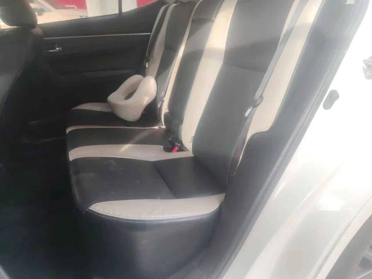 Toyota Corolla 2016 1.6L CVT GL-i Cool Edition — миниатюра 14