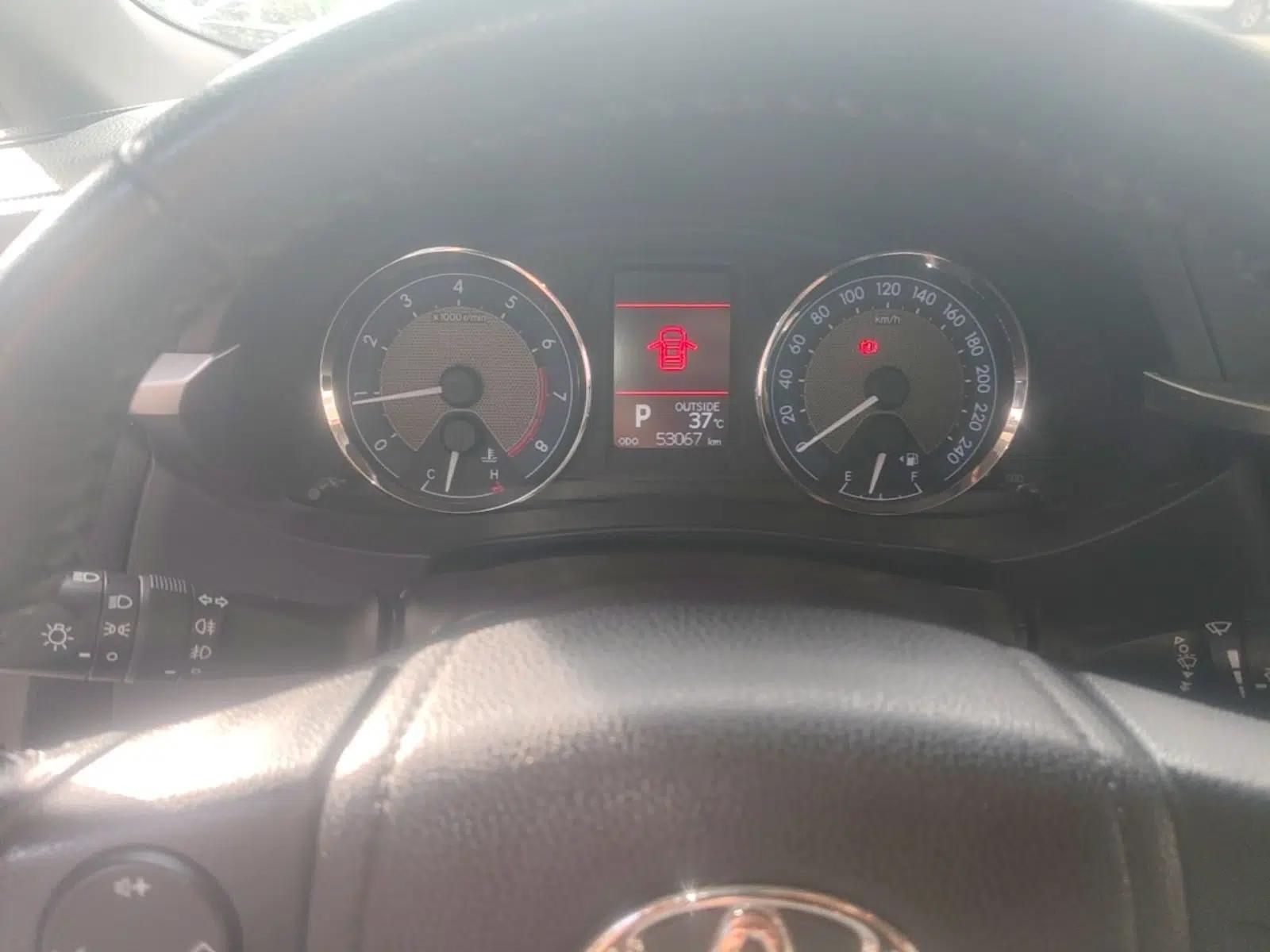 Toyota Corolla 2016 1.6L CVT GL-i Cool Edition — миниатюра 8