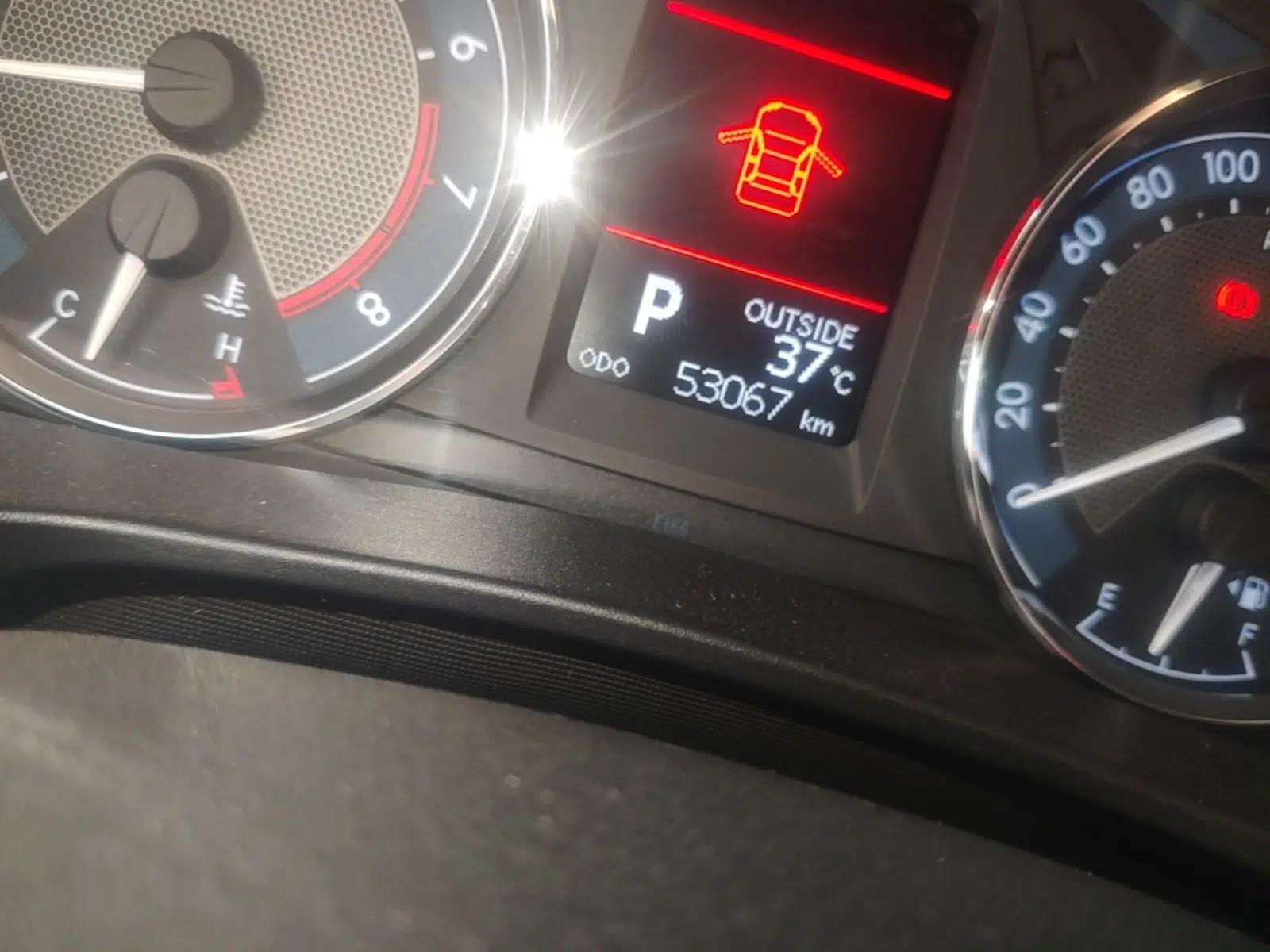 Toyota Corolla 2016 1.6L CVT GL-i Cool Edition — миниатюра 9