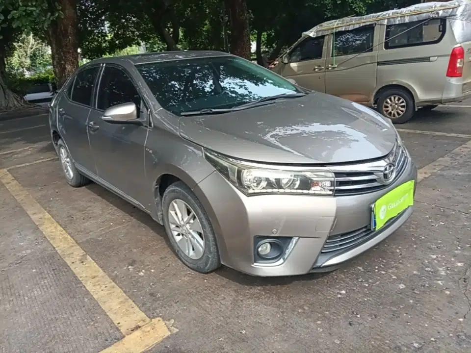Toyota Corolla 2014 1.6L CVT GL-i — миниатюра 3