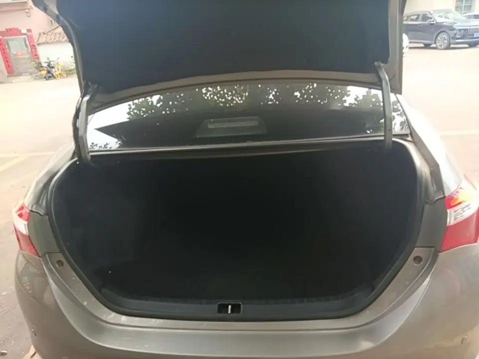 Toyota Corolla 2014 1.6L CVT GL-i — миниатюра 22
