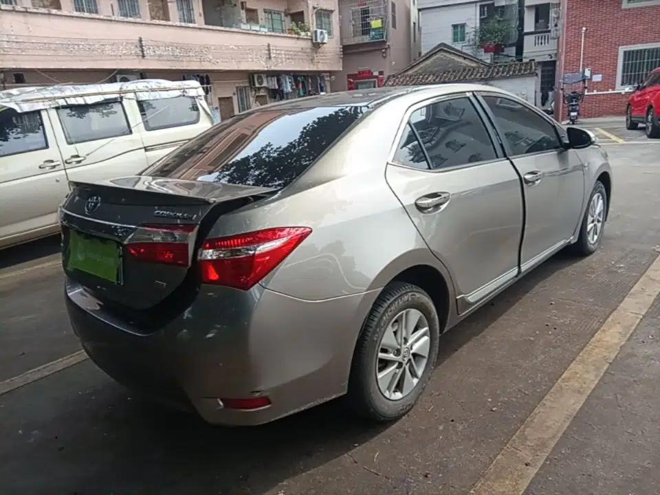 Toyota Corolla 2014 1.6L CVT GL-i — миниатюра 6