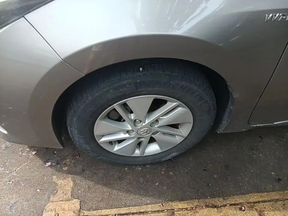 Toyota Corolla 2014 1.6L CVT GL-i — миниатюра 10