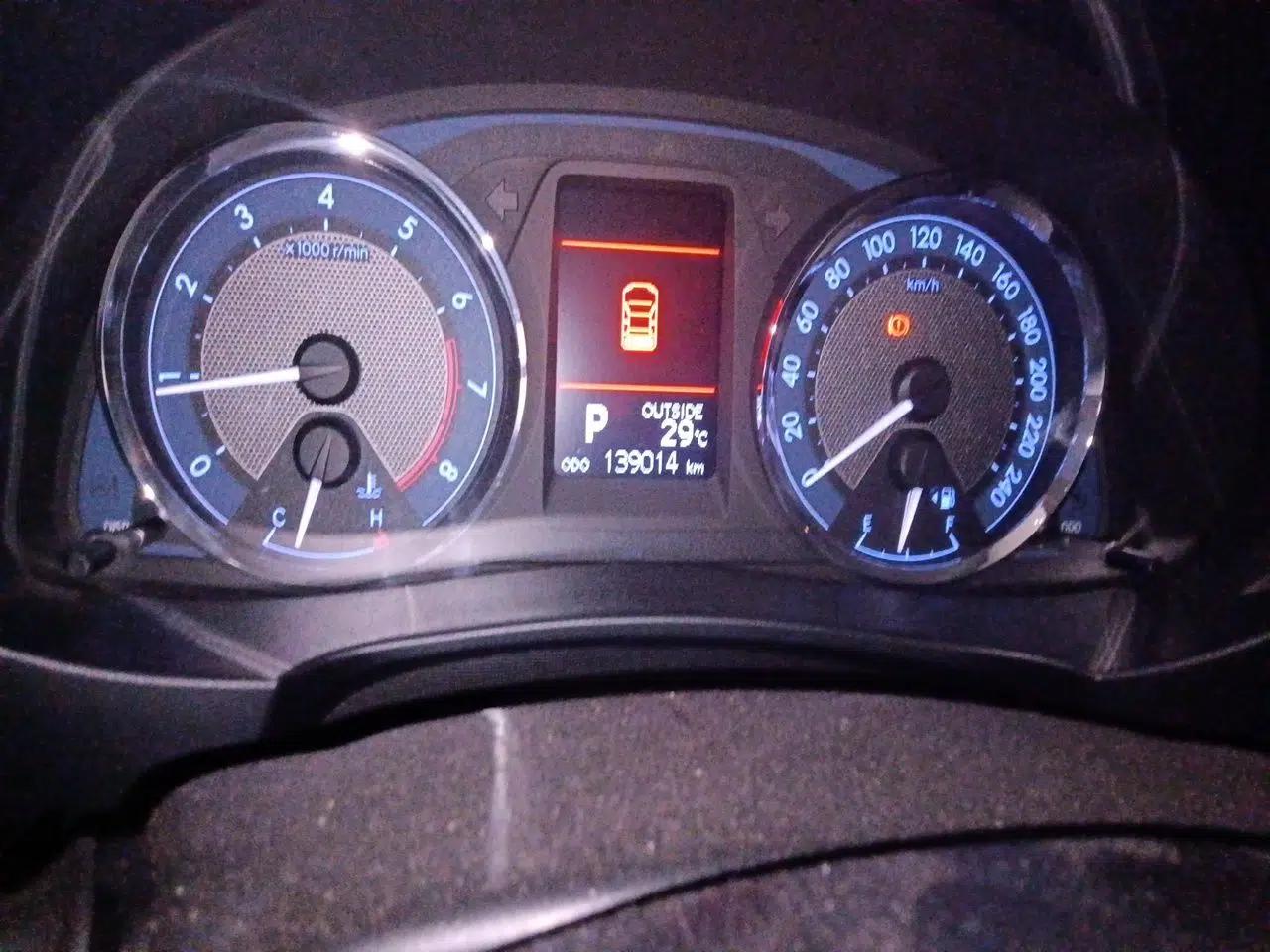 Toyota Corolla 2014 1.6L CVT GL-i — миниатюра 12