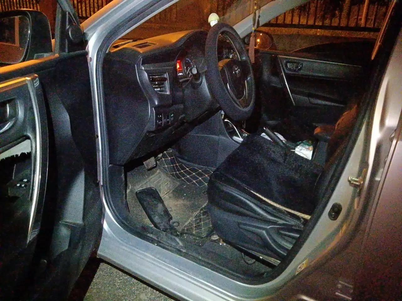 Toyota Corolla 2014 1.6L CVT GL-i — миниатюра 16