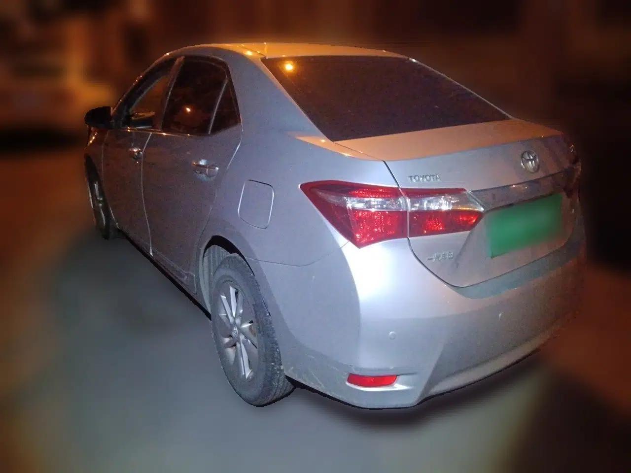 Toyota Corolla 2014 1.6L CVT GL-i — миниатюра 4