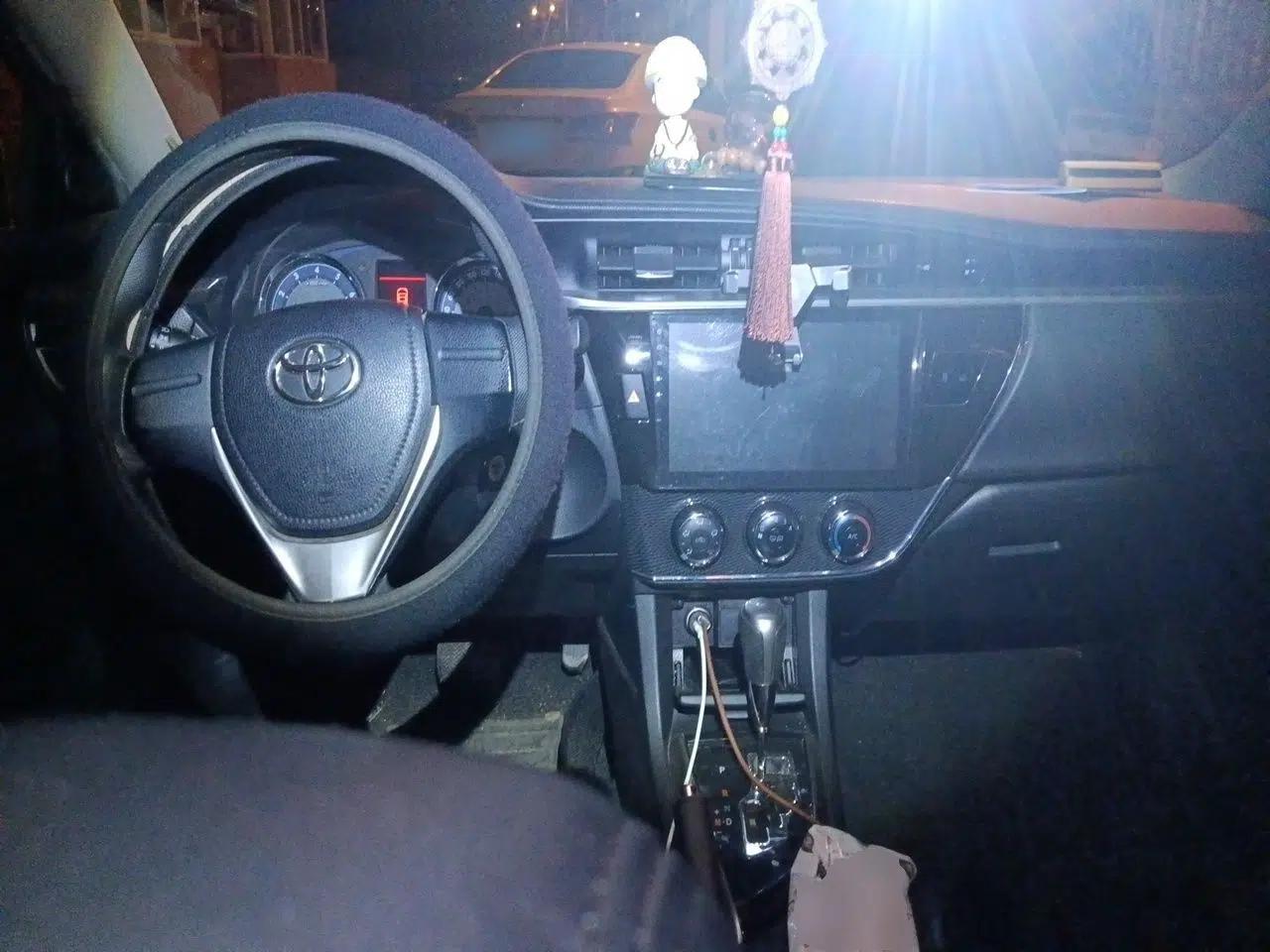 Toyota Corolla 2014 1.6L CVT GL-i — миниатюра 9