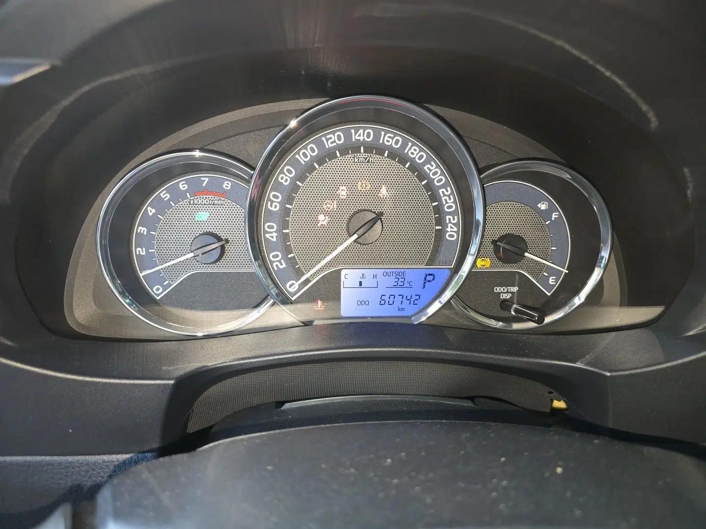 Toyota Corolla 2014 1.6L CVT GL — миниатюра 11