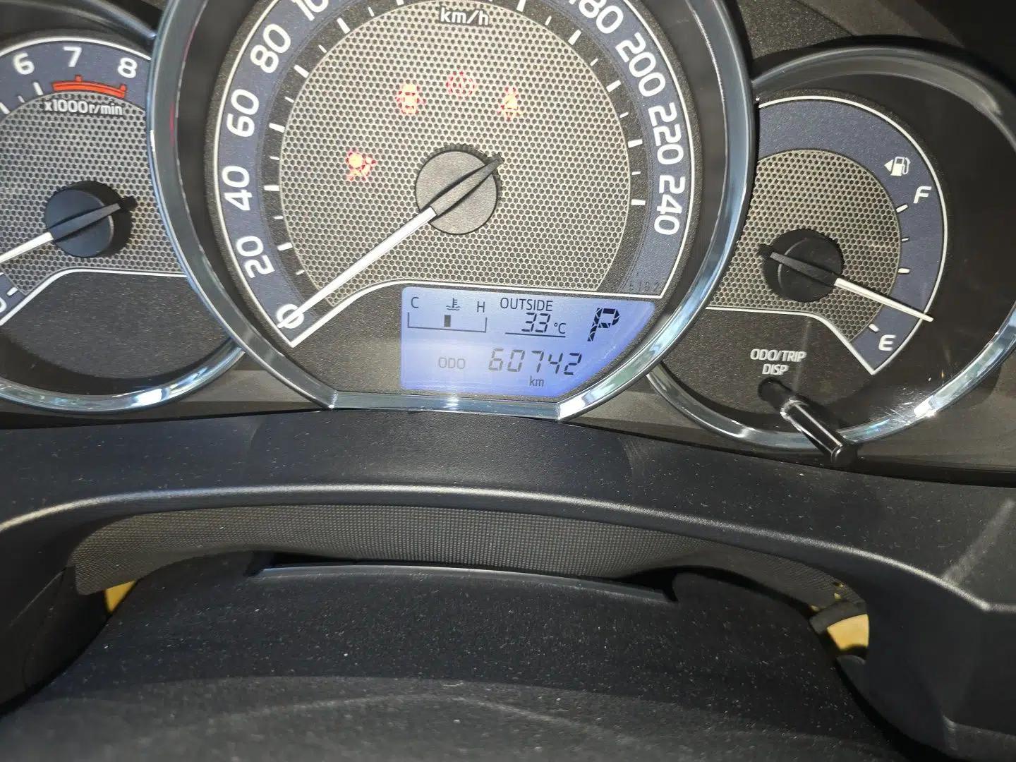 Toyota Corolla 2014 1.6L CVT GL — миниатюра 12