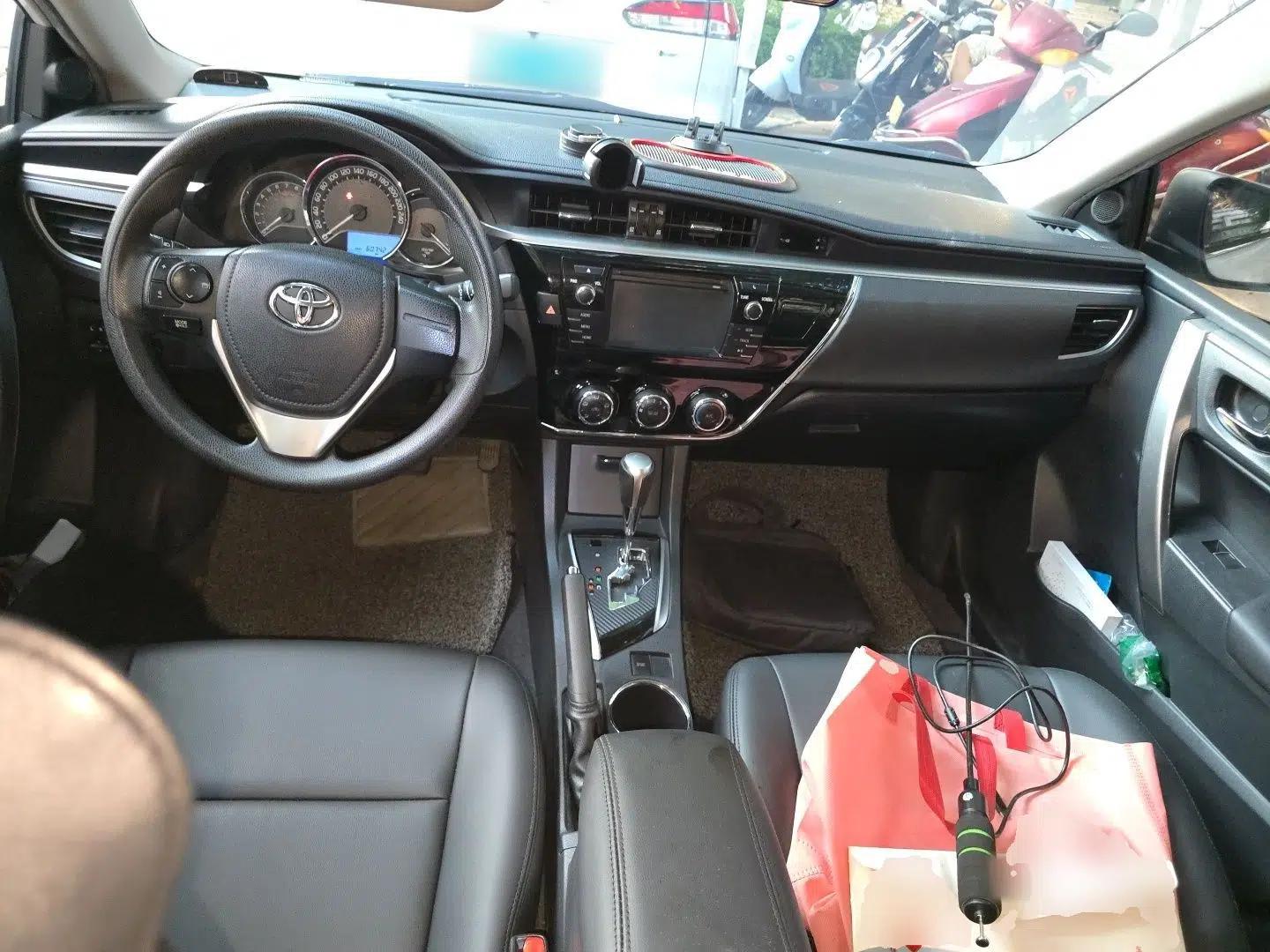 Toyota Corolla 2014 1.6L CVT GL — миниатюра 9