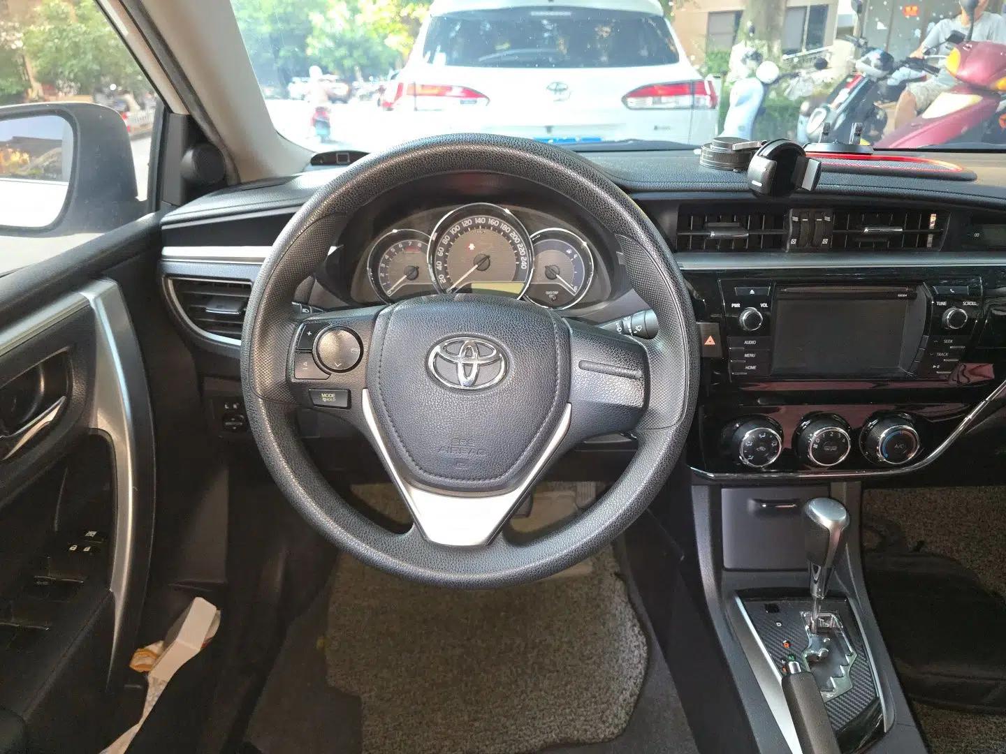 Toyota Corolla 2014 1.6L CVT GL — миниатюра 10
