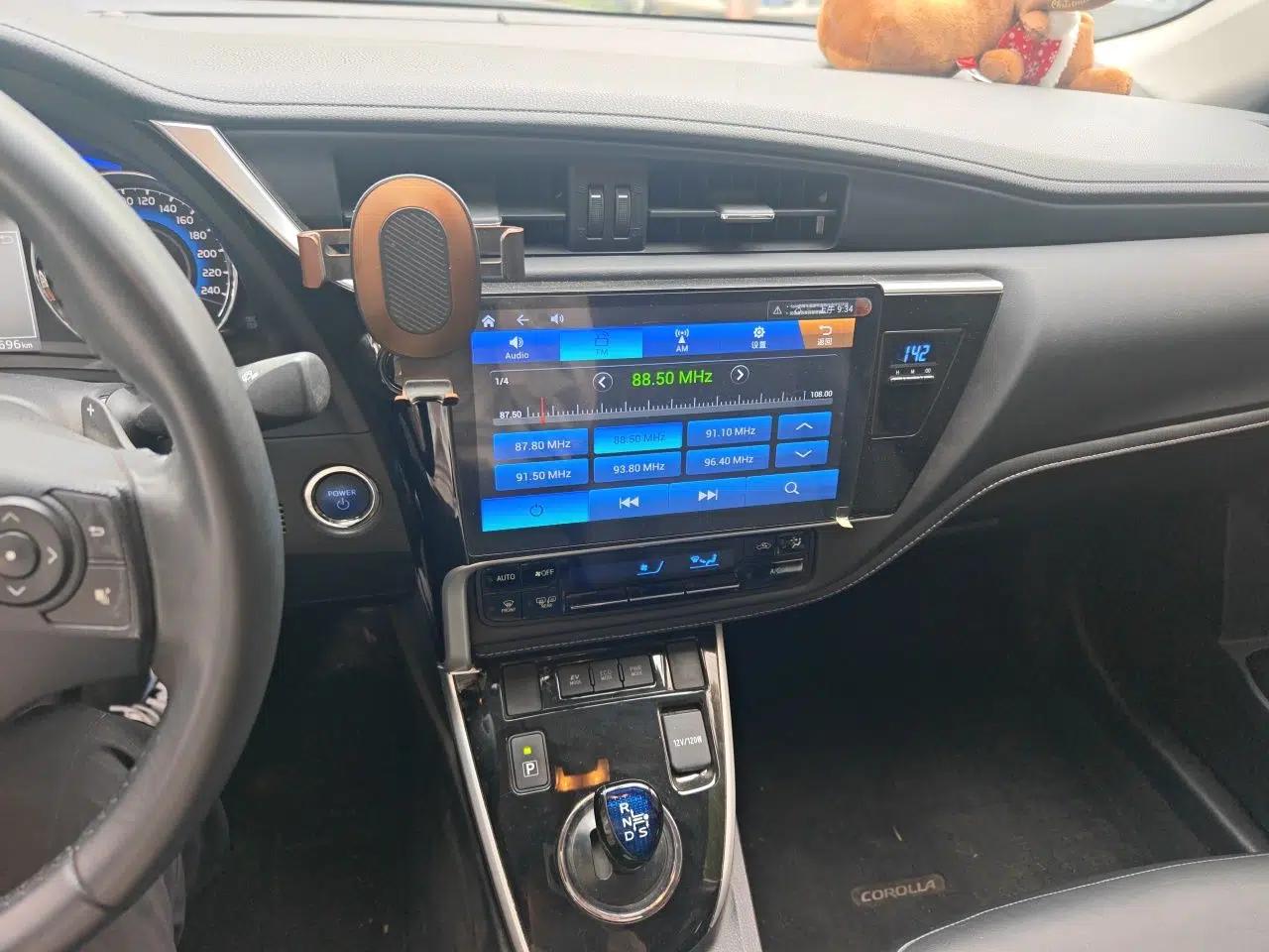 Toyota Corolla 2017 Revised Dual-Engine 1.8L E-CVT Elite Edition — миниатюра 13