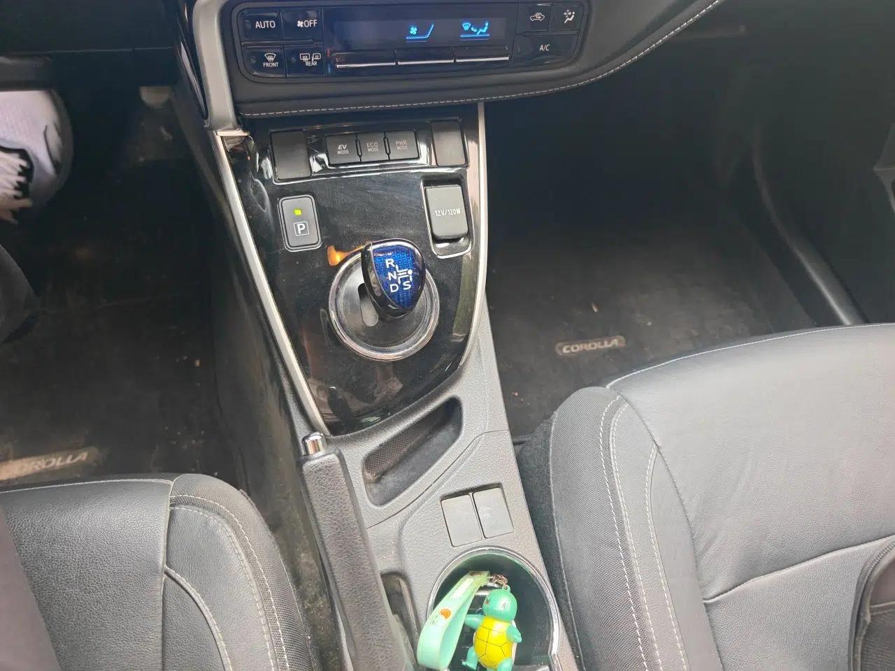 Toyota Corolla 2017 Revised Dual-Engine 1.8L E-CVT Elite Edition — миниатюра 14