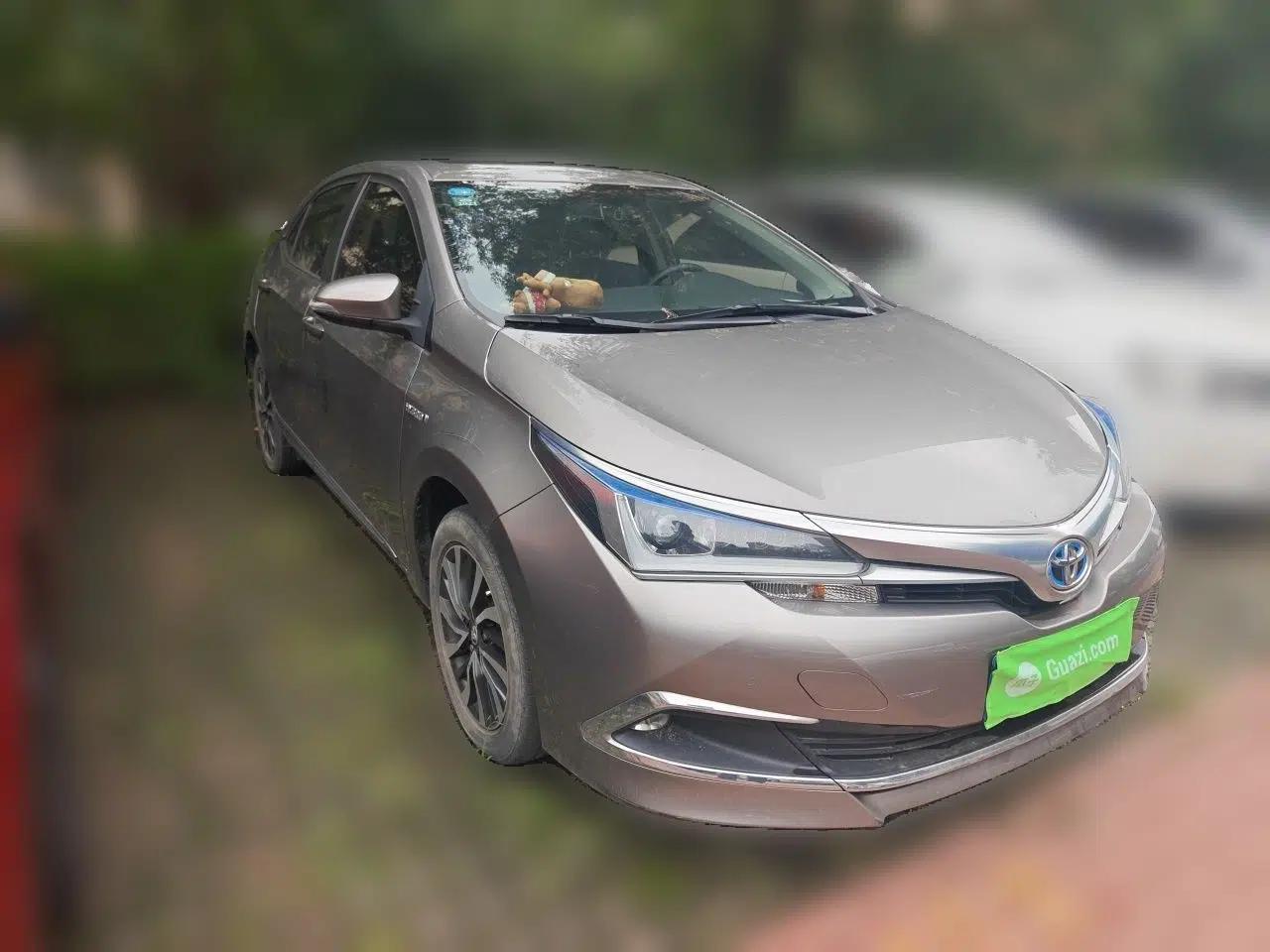 Toyota Corolla 2017 Revised Dual-Engine 1.8L E-CVT Elite Edition — миниатюра 3