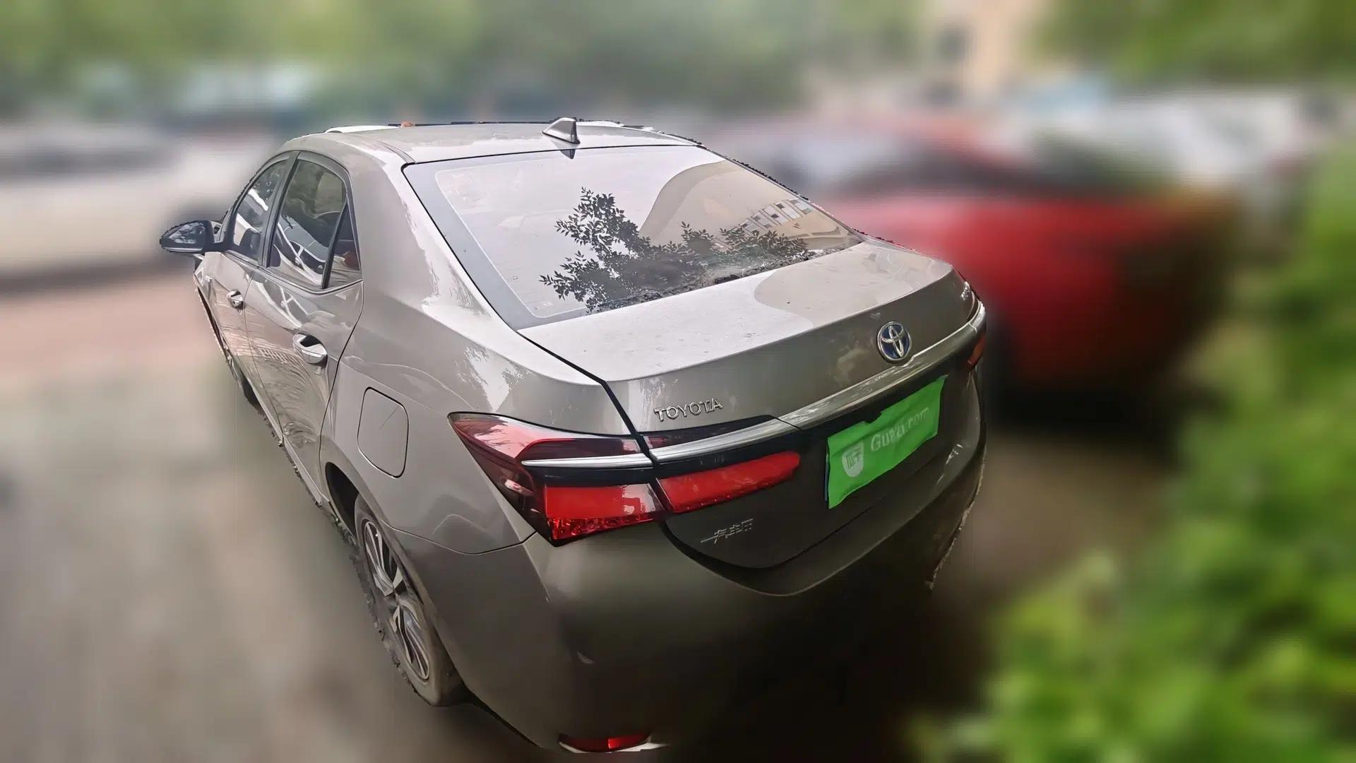 Toyota Corolla 2017 Revised Dual-Engine 1.8L E-CVT Elite Edition — миниатюра 4