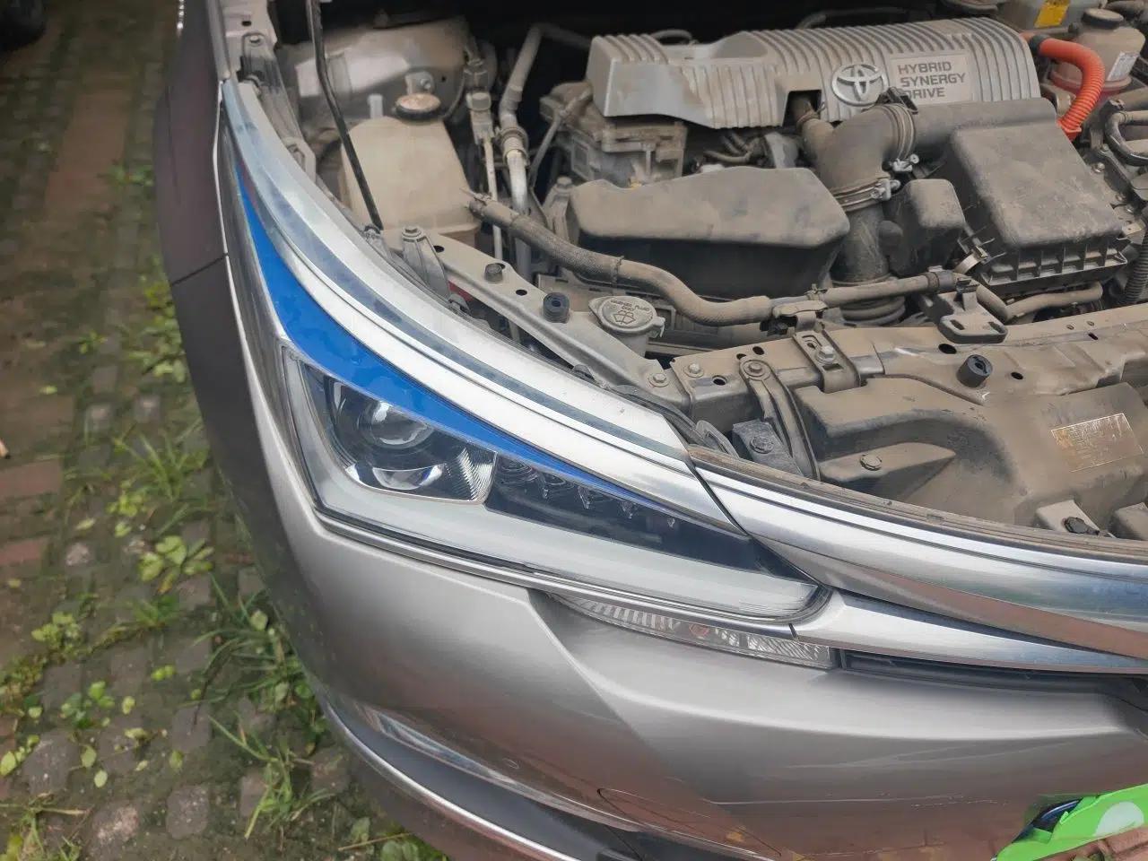 Toyota Corolla 2017 Revised Dual-Engine 1.8L E-CVT Elite Edition — миниатюра 7