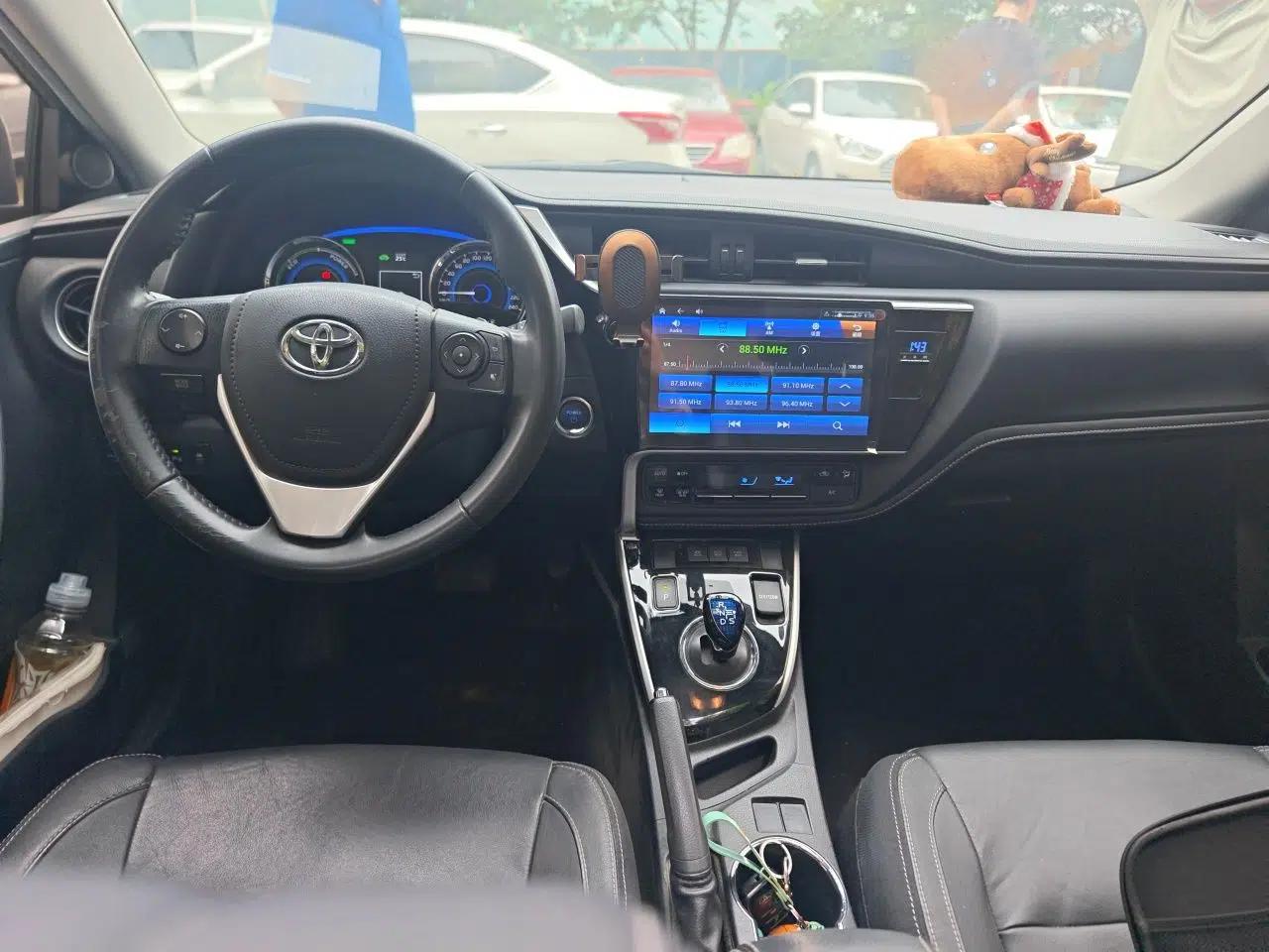 Toyota Corolla 2017 Revised Dual-Engine 1.8L E-CVT Elite Edition — миниатюра 9