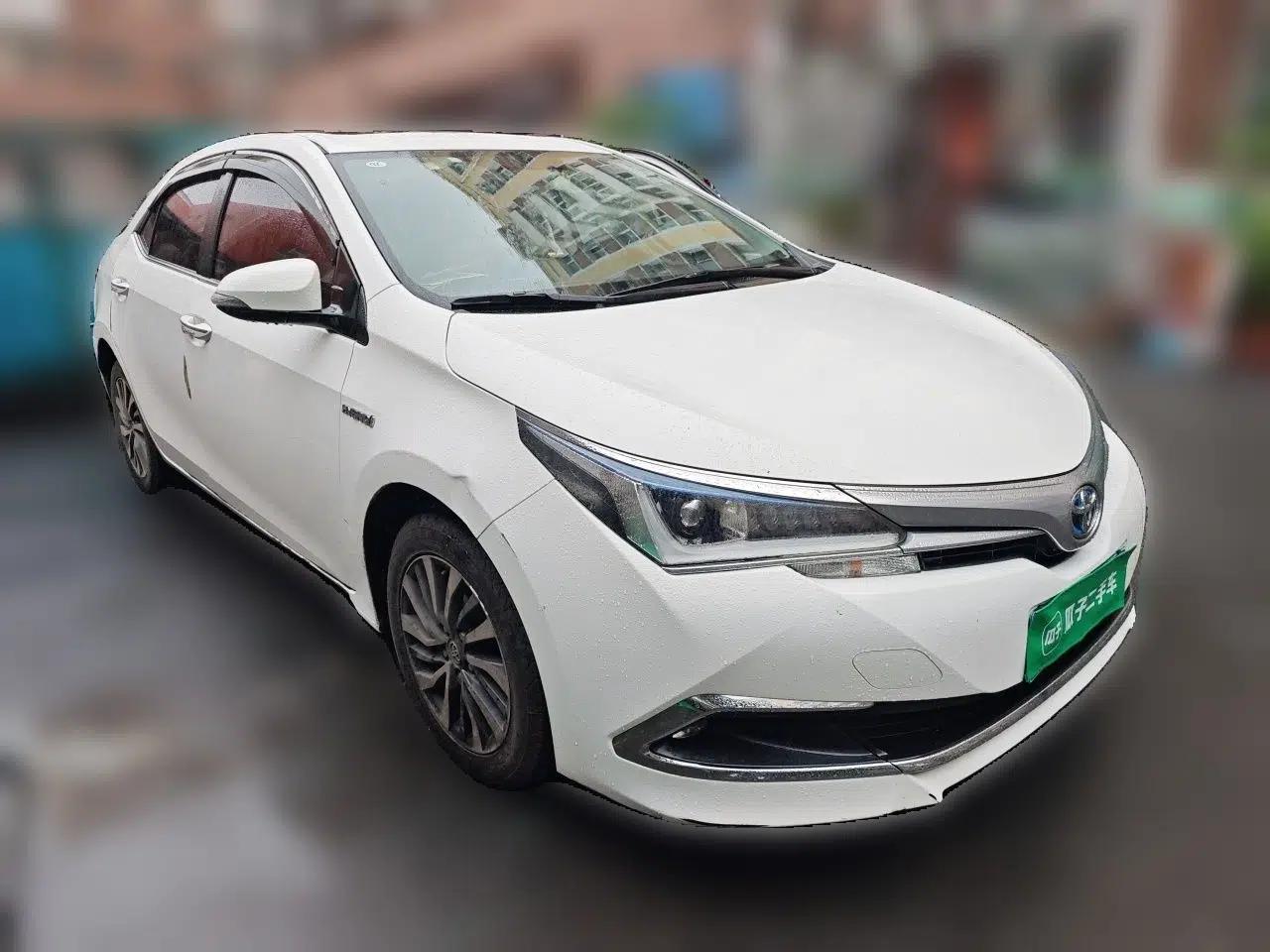 Toyota Corolla 2017 Revised Dual-Engine 1.8L E-CVT Leading Edition — миниатюра 3